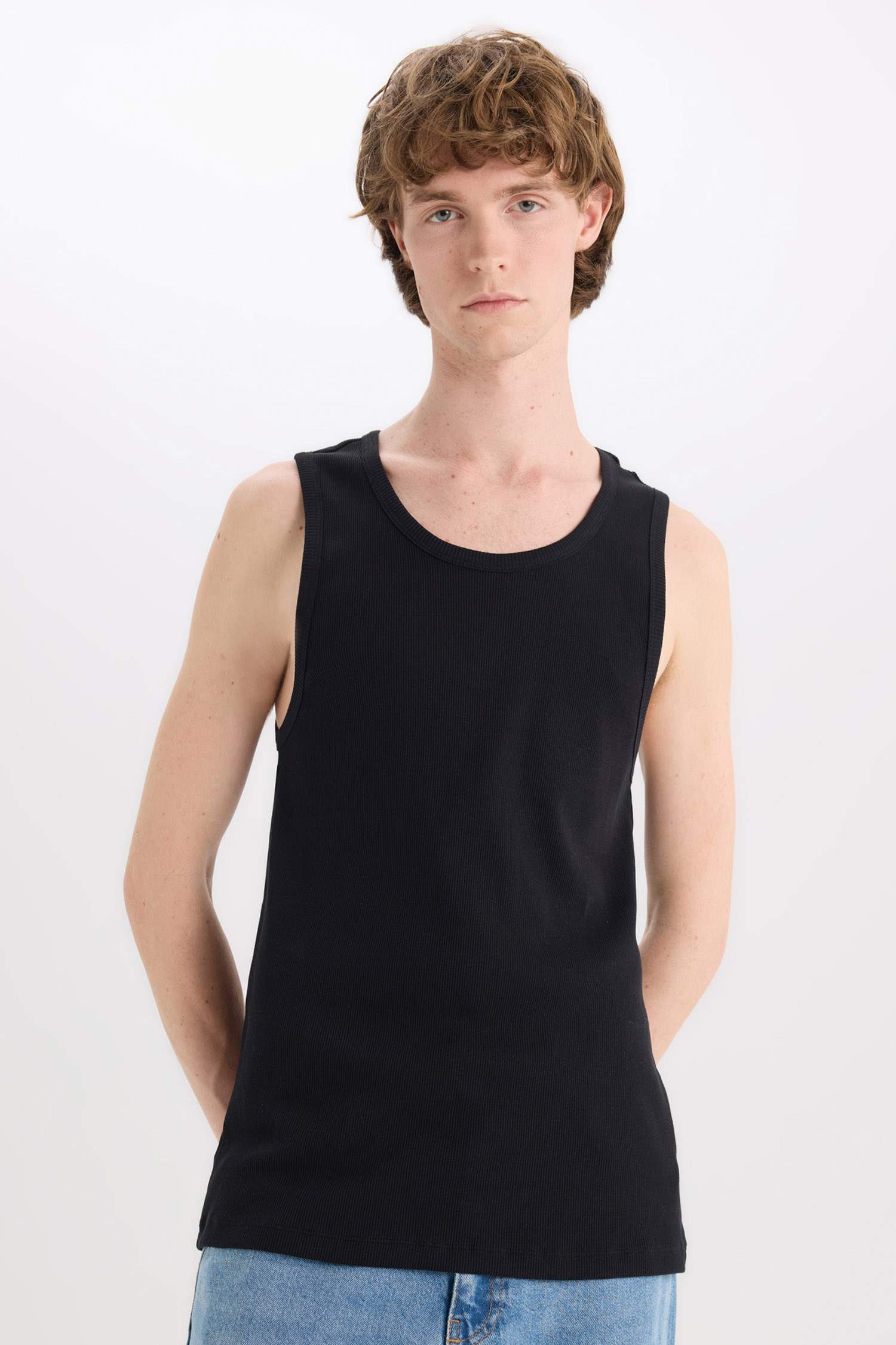 %100 Pamuk Fit Dar Kesim Bisiklet Yaka Ribana Atlet