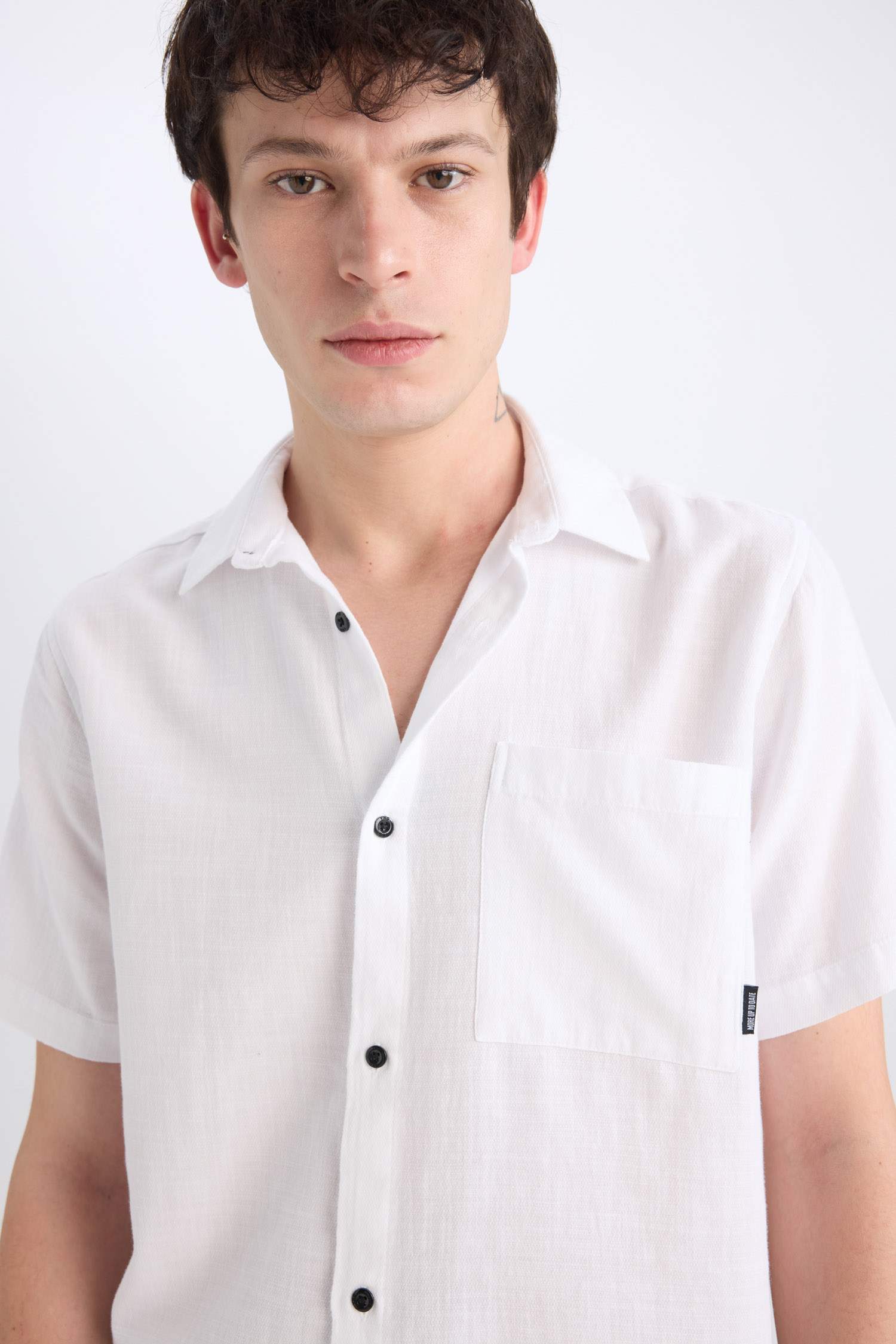 %100 Pamuk Regular Fit Yazlık Kısa Kollu Beyaz Gömlek