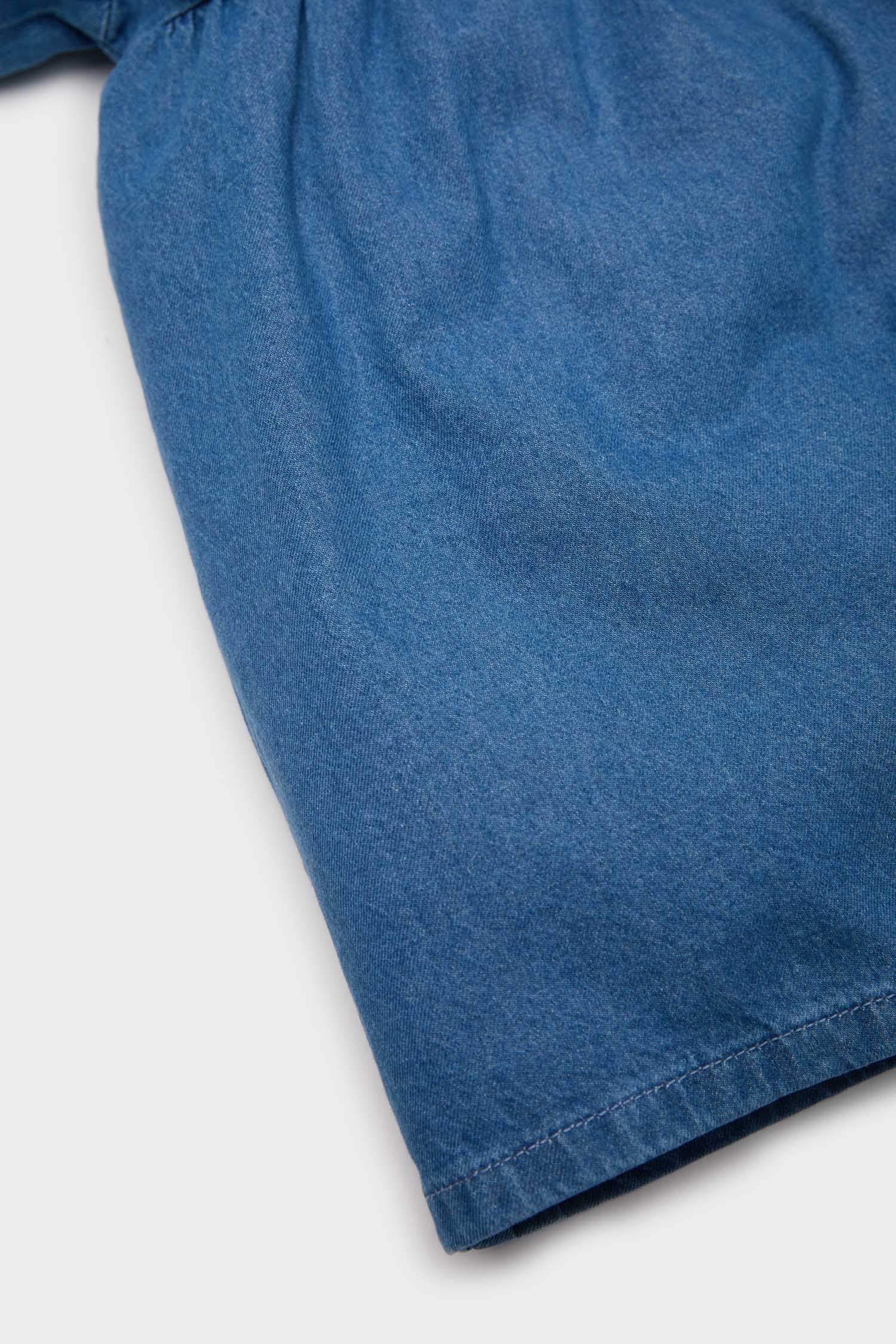 فستان تطريز قصة عادية برقبة كبيرة