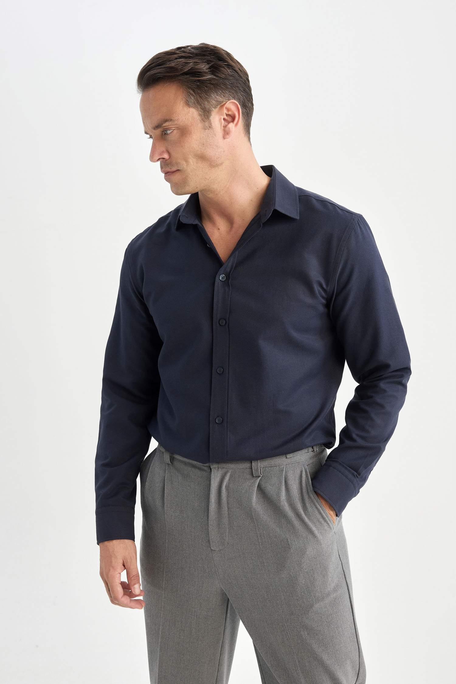 Modern Fit Polo Yaka Dokulu Uzun Kollu Gömlek