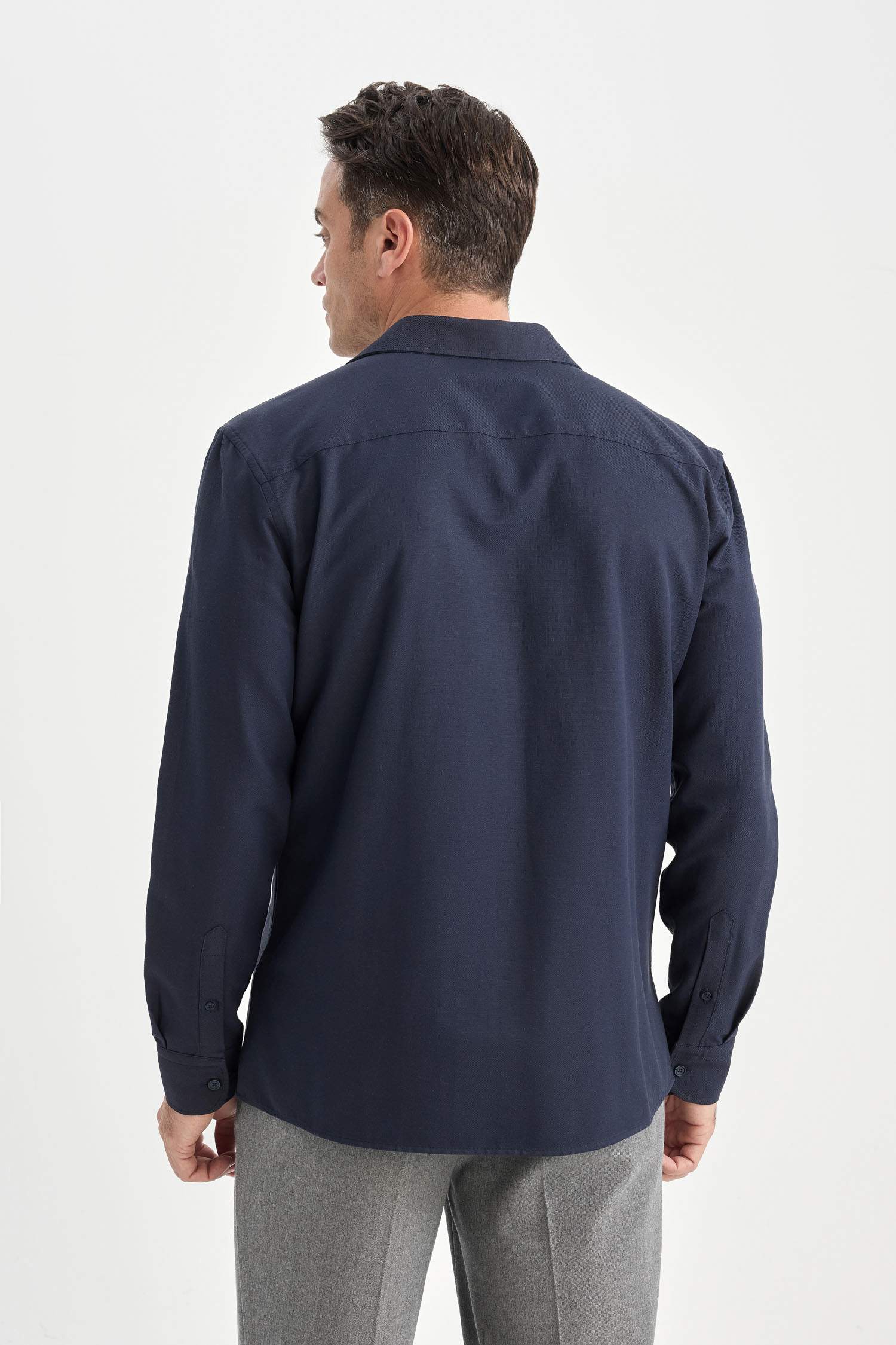 Modern Fit Polo Yaka Dokulu Uzun Kollu Gömlek