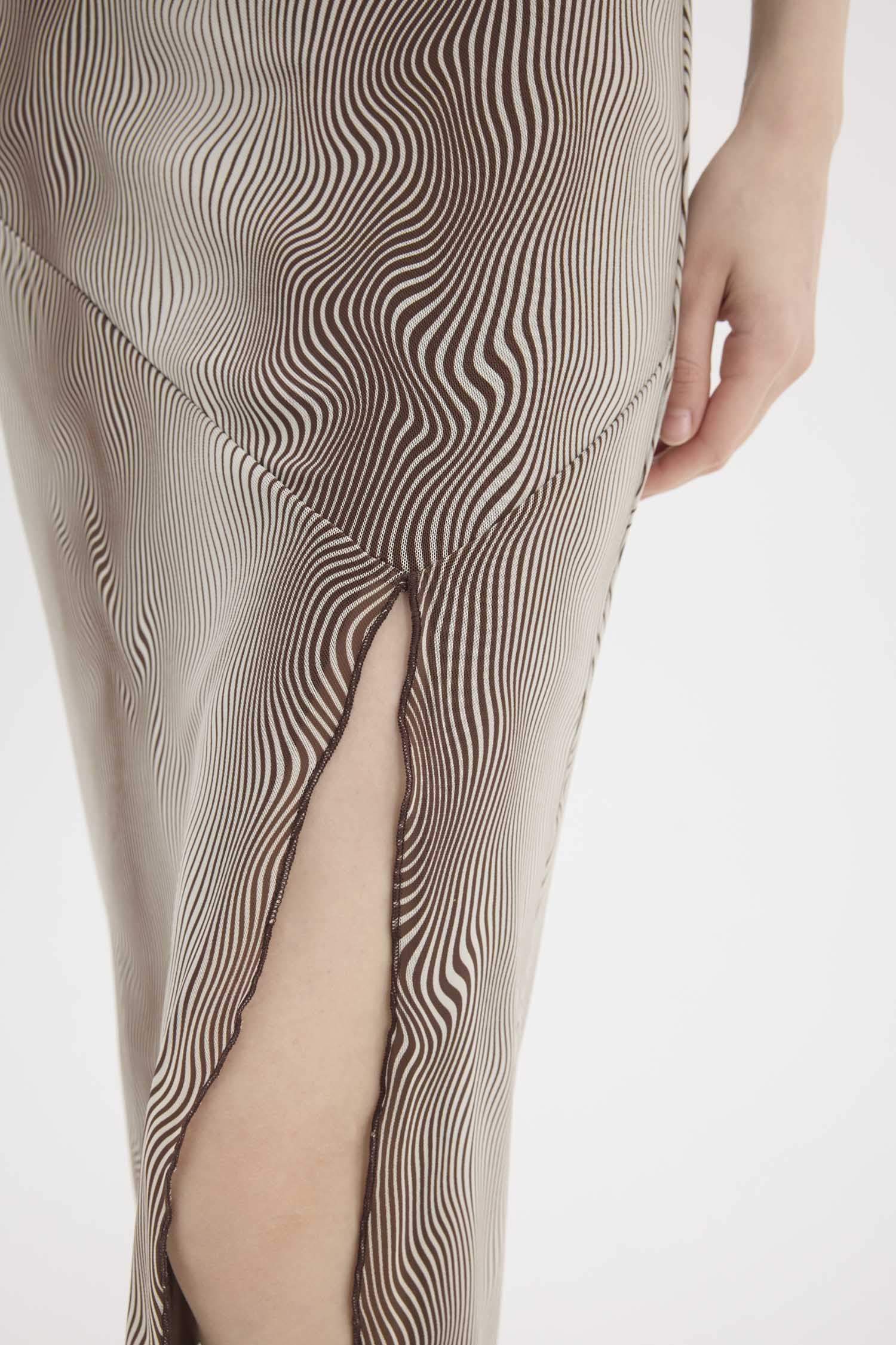 Платье-макси А-силуэта без рукавов из тюля с анималистическим принтом