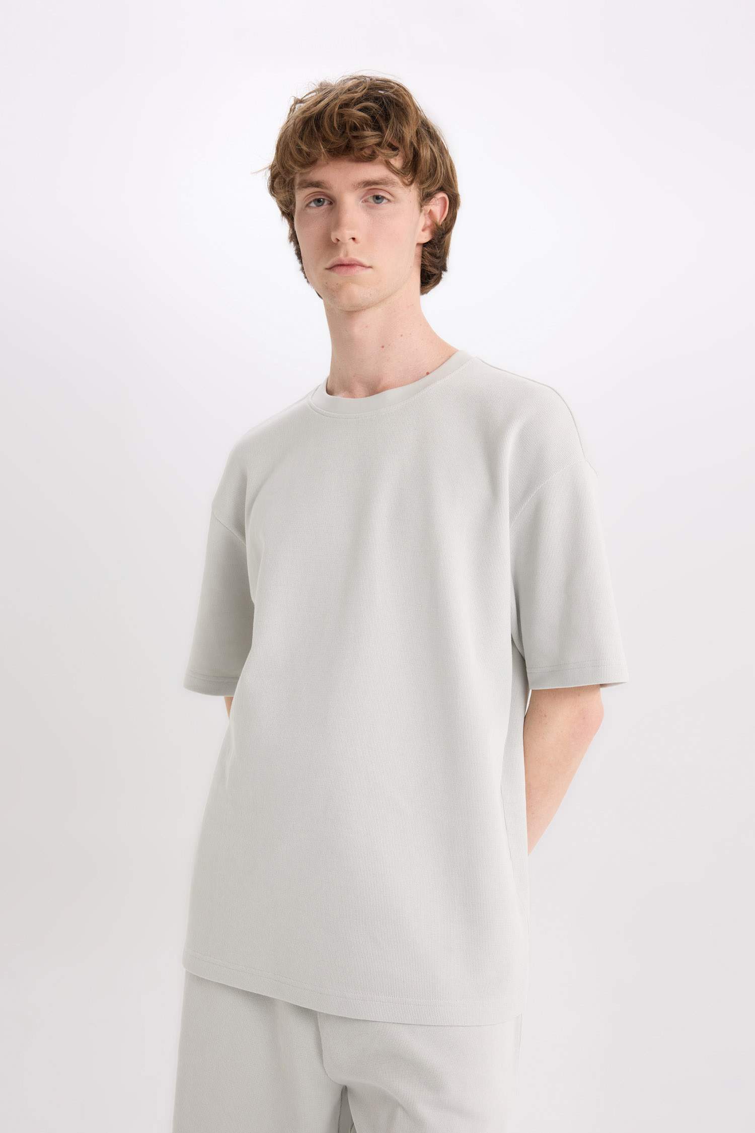 تيشيرت أوفر سايز سامبل برقبة مستديرة