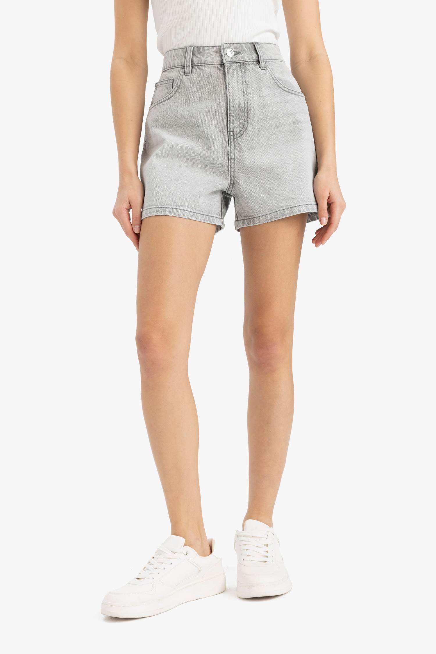 Mom Fit Yüksek Bel Kısa Paça Jean Şort