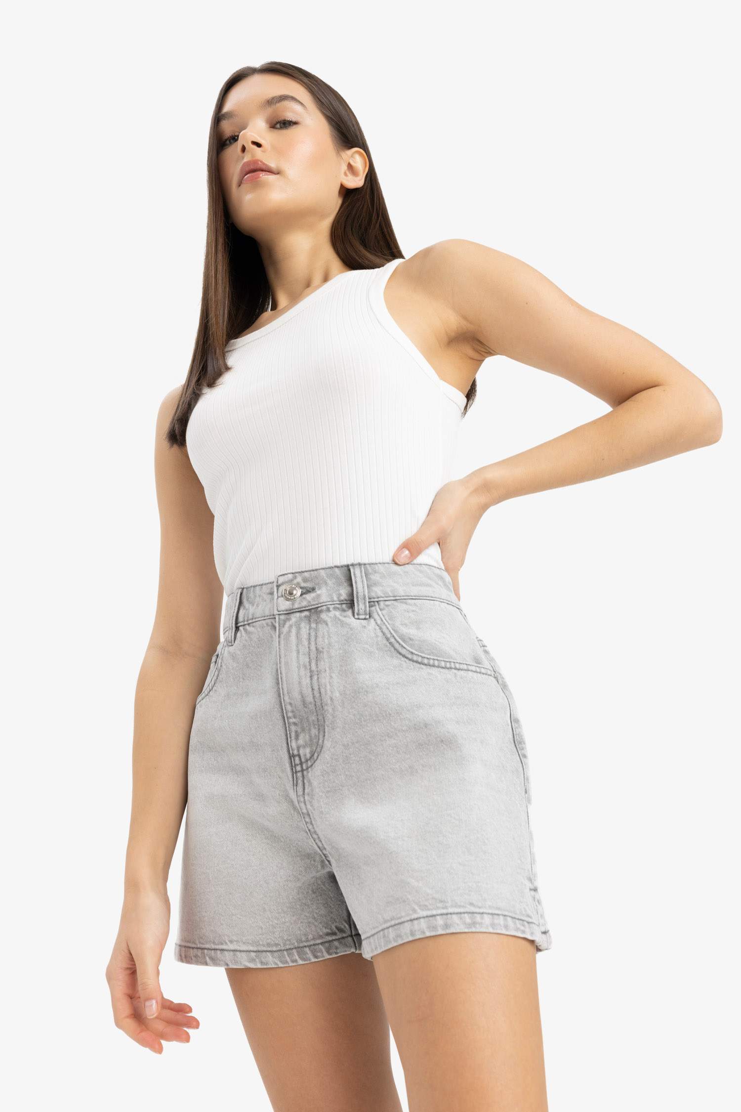 Mom Fit Yüksek Bel Kısa Paça Jean Şort