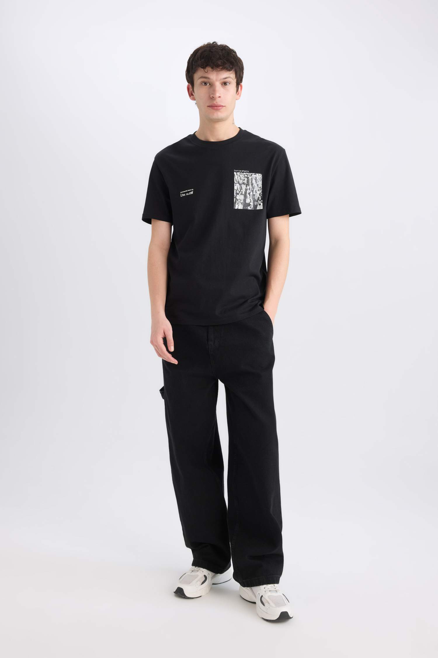 تيشيرت نص كم مطبوع من قطن قصة عادية برقبة مستديرة