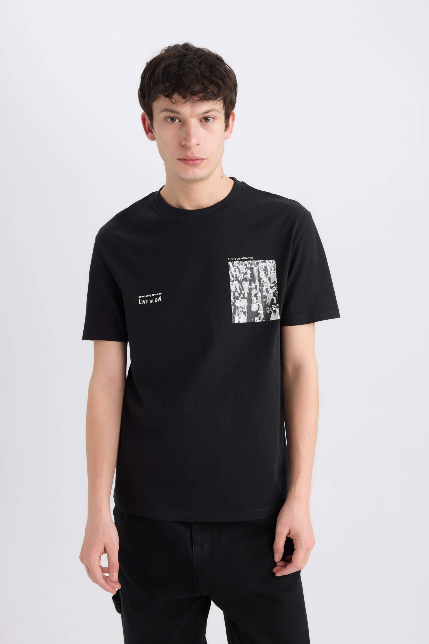 تيشيرت نص كم مطبوع من قطن قصة عادية برقبة مستديرة