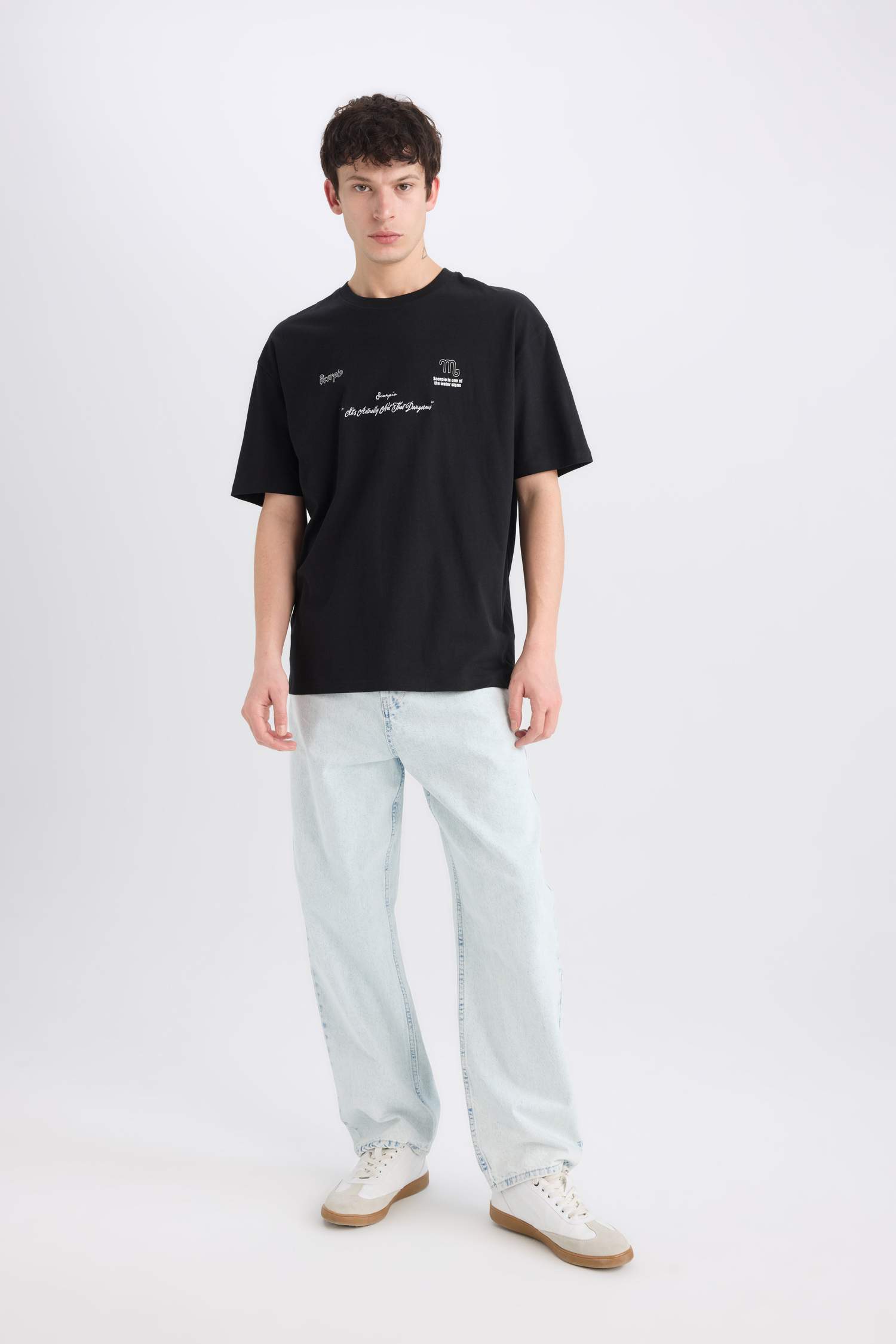 Оверсайз футболка с круглым вырезом и короткими рукавами, с принтом