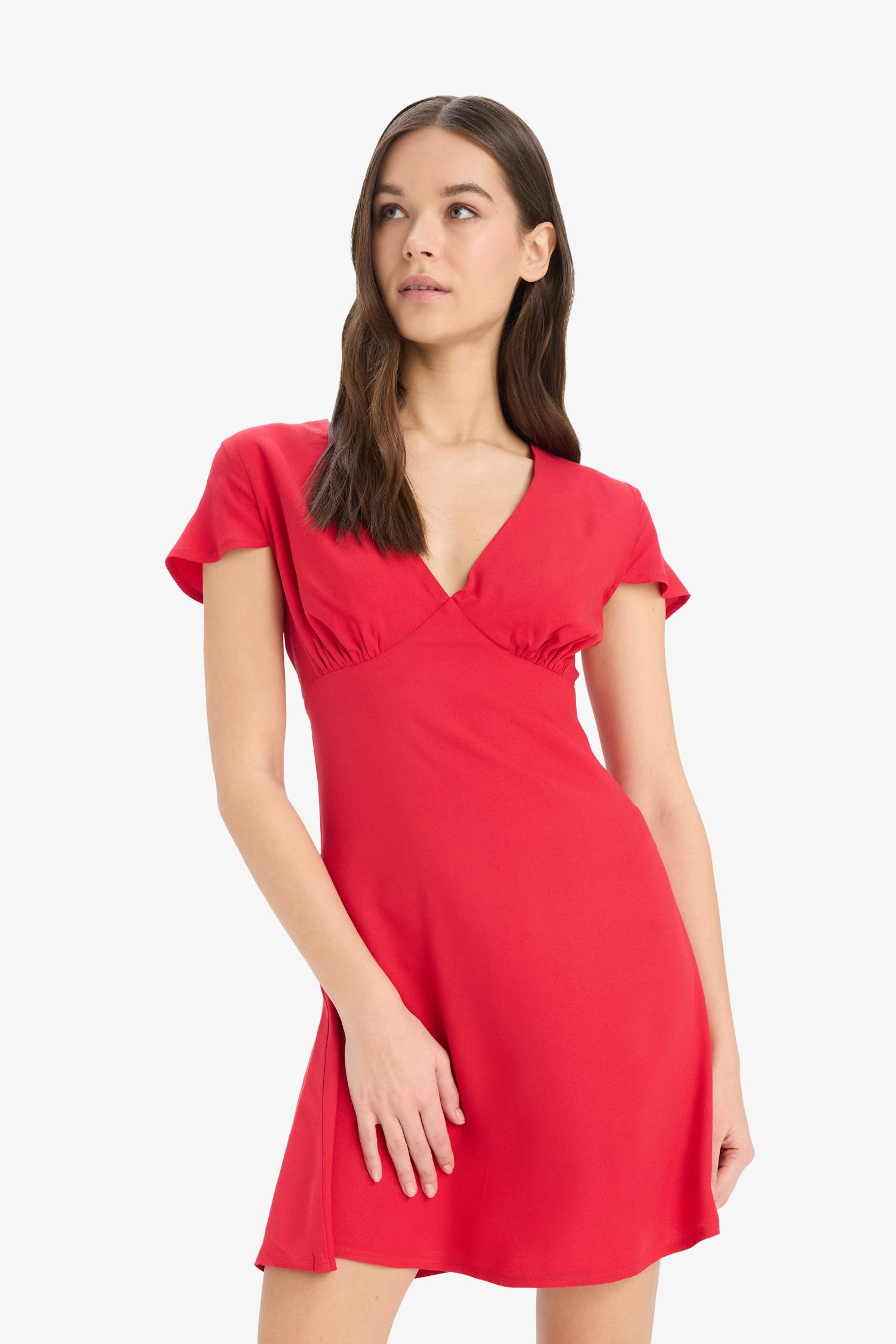 Мини-платье с короткими рукавами и V-образным вырезом из марокенового материала