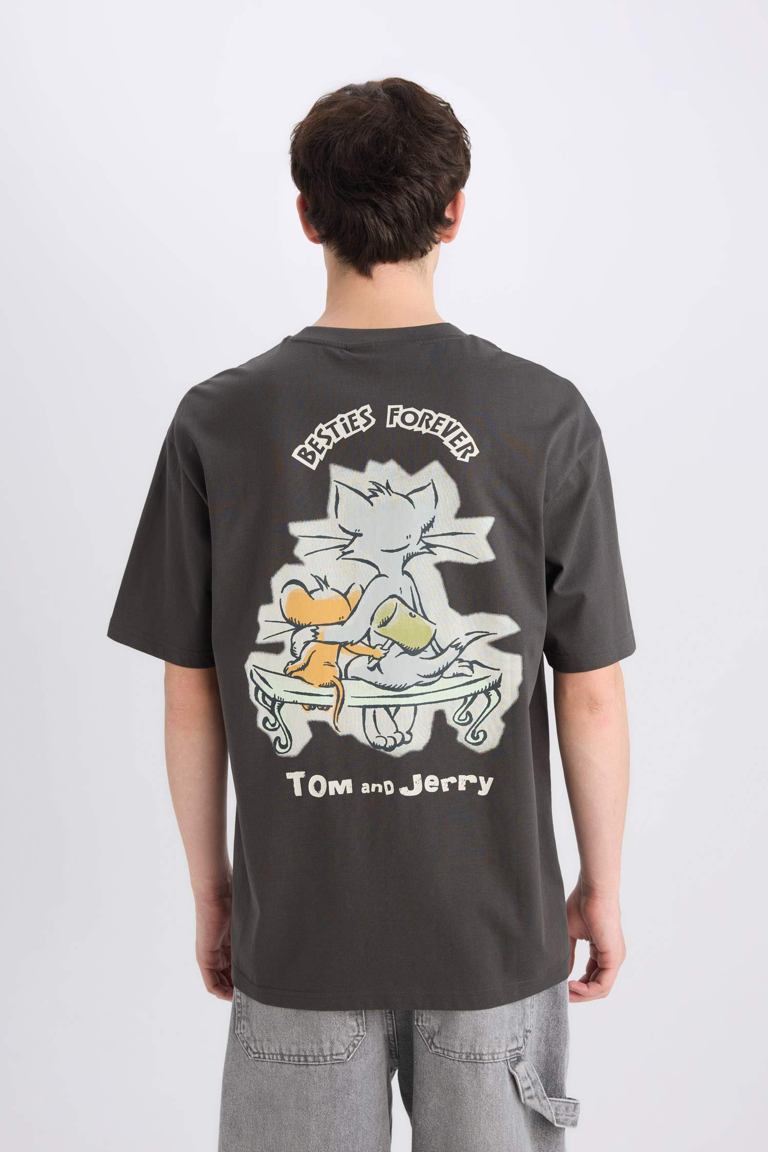 %100 Pamuk Tom & Jerry Boxy Fit Bisiklet Yaka Sırt Baskılı Kısa Kollu Tişört