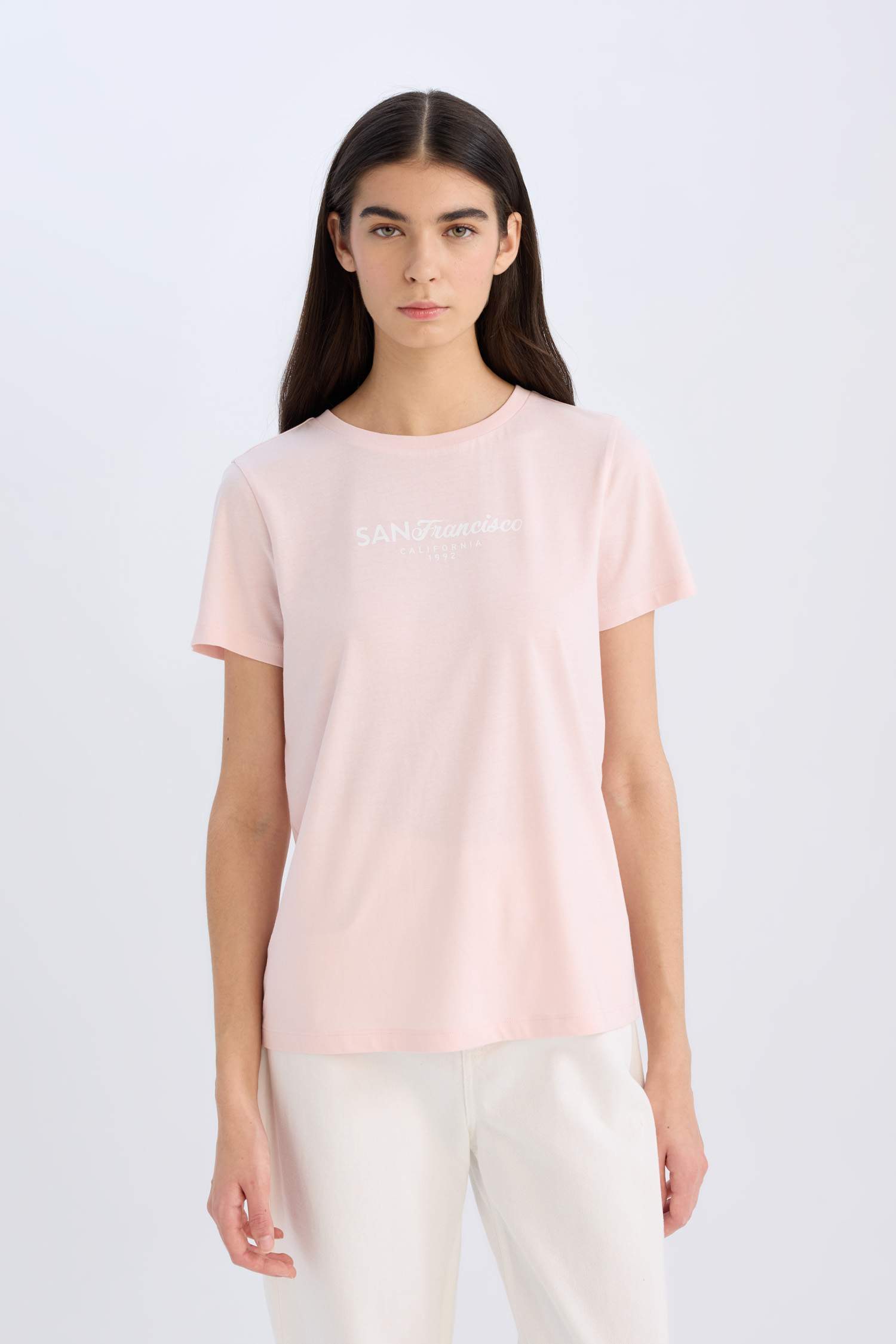 تيشيرت نص ردن بطبعة شعار قصة عادية بياخة مستديرة