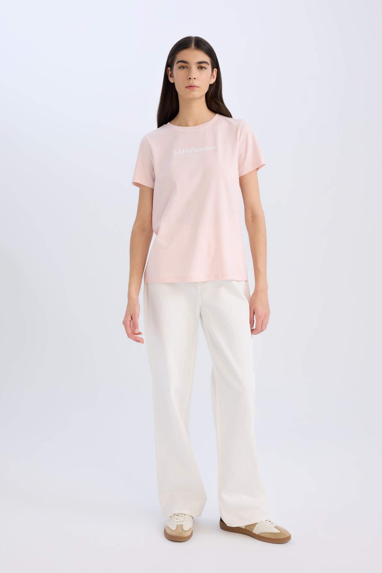 تيشيرت نص ردن بطبعة شعار قصة عادية بياخة مستديرة