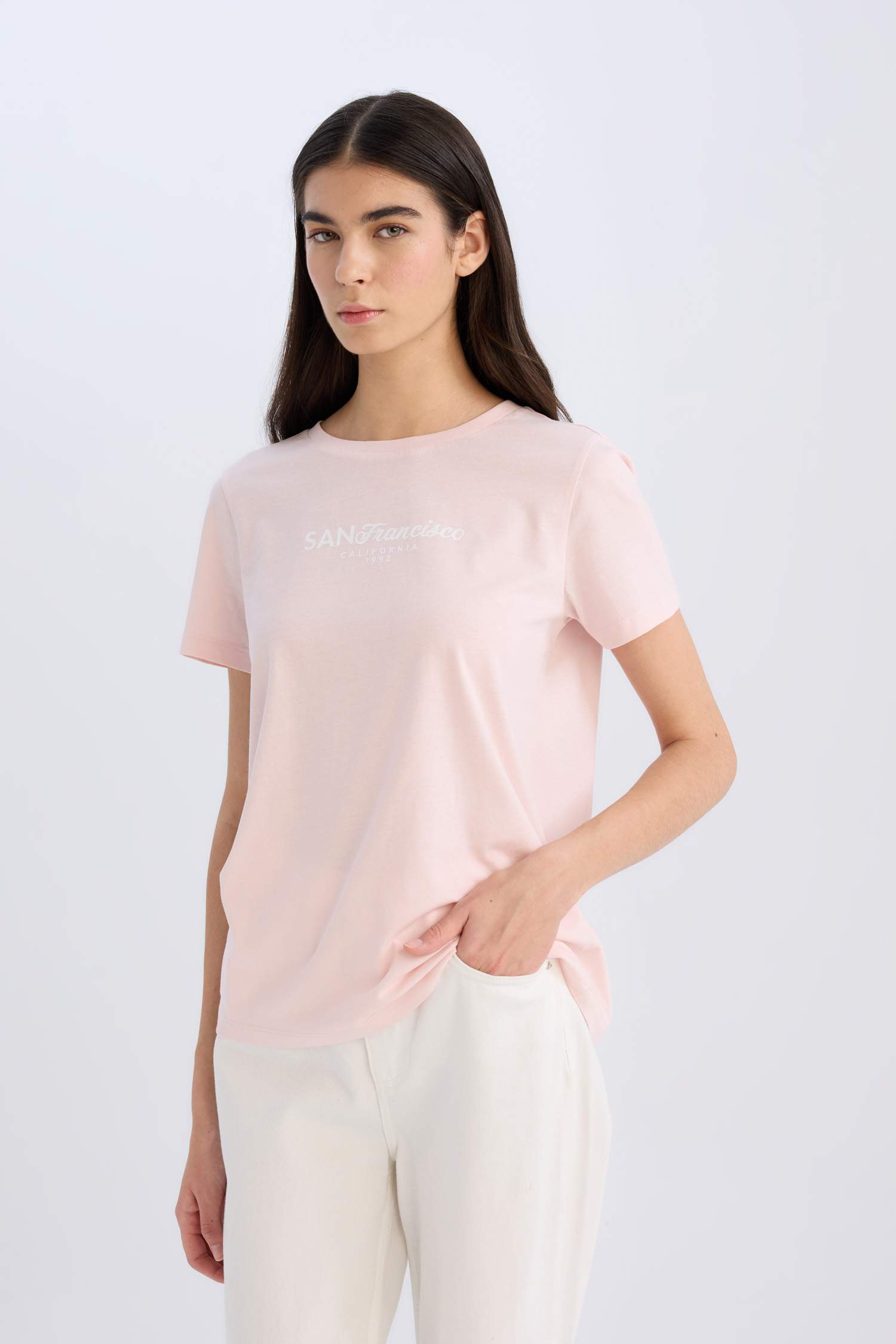 تيشيرت نص ردن بطبعة شعار قصة عادية بياخة مستديرة