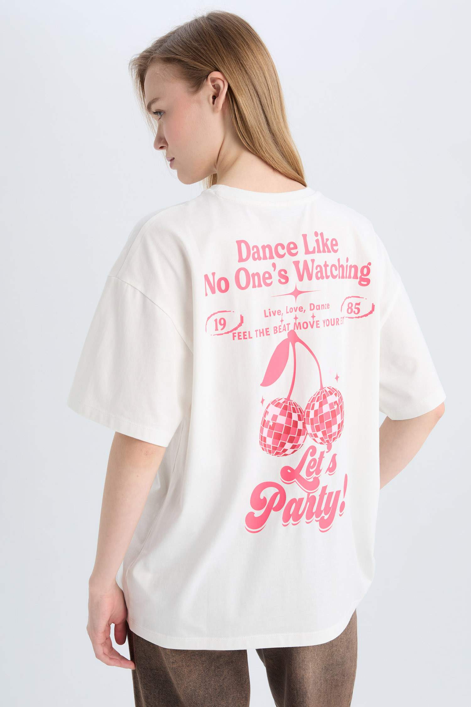 Oversize Geniş Kalıp Bisiklet Yaka Sırt Baskılı Kısa Kollu Tişört