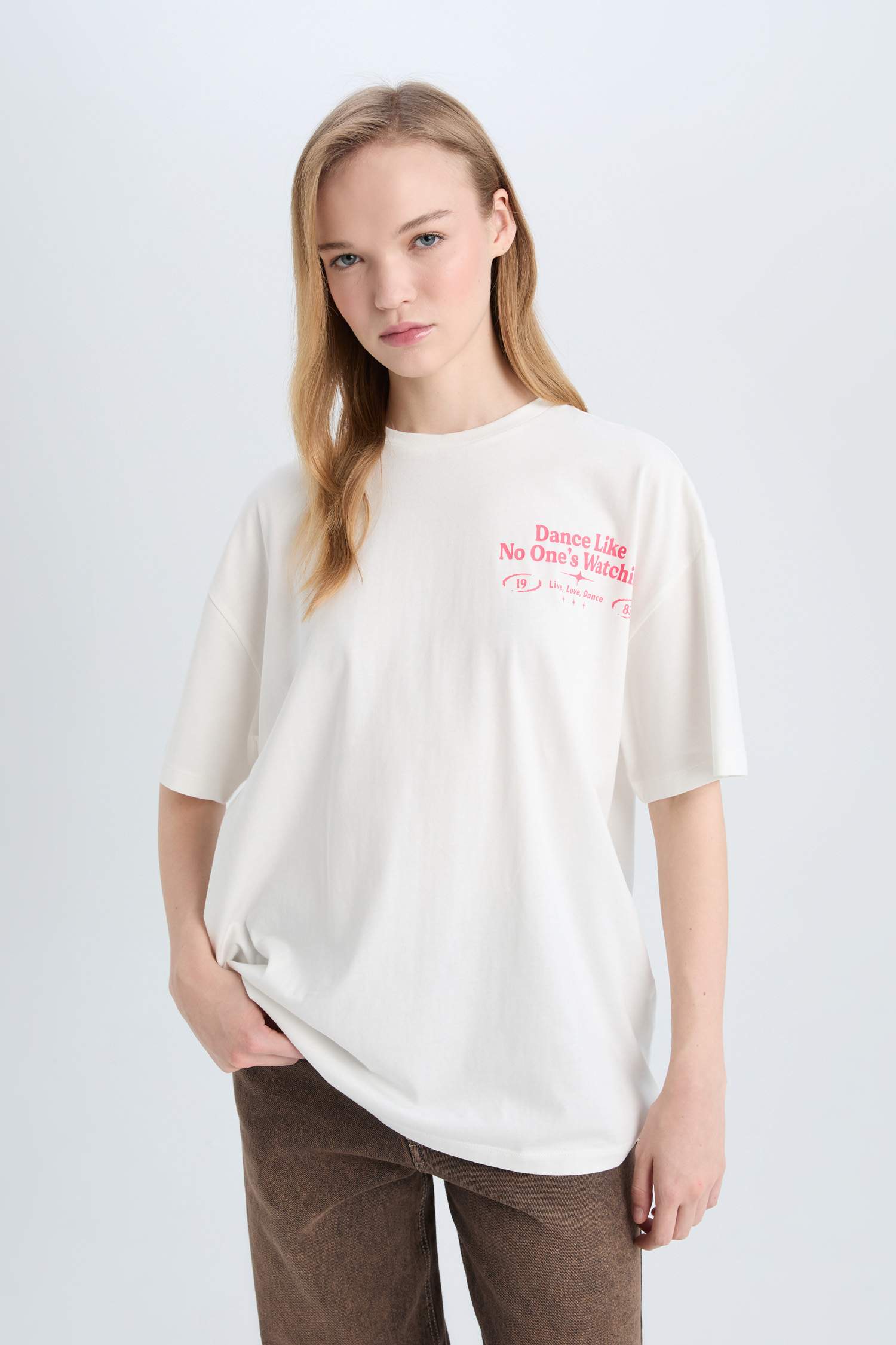 Oversize Geniş Kalıp Bisiklet Yaka Sırt Baskılı Kısa Kollu Tişört