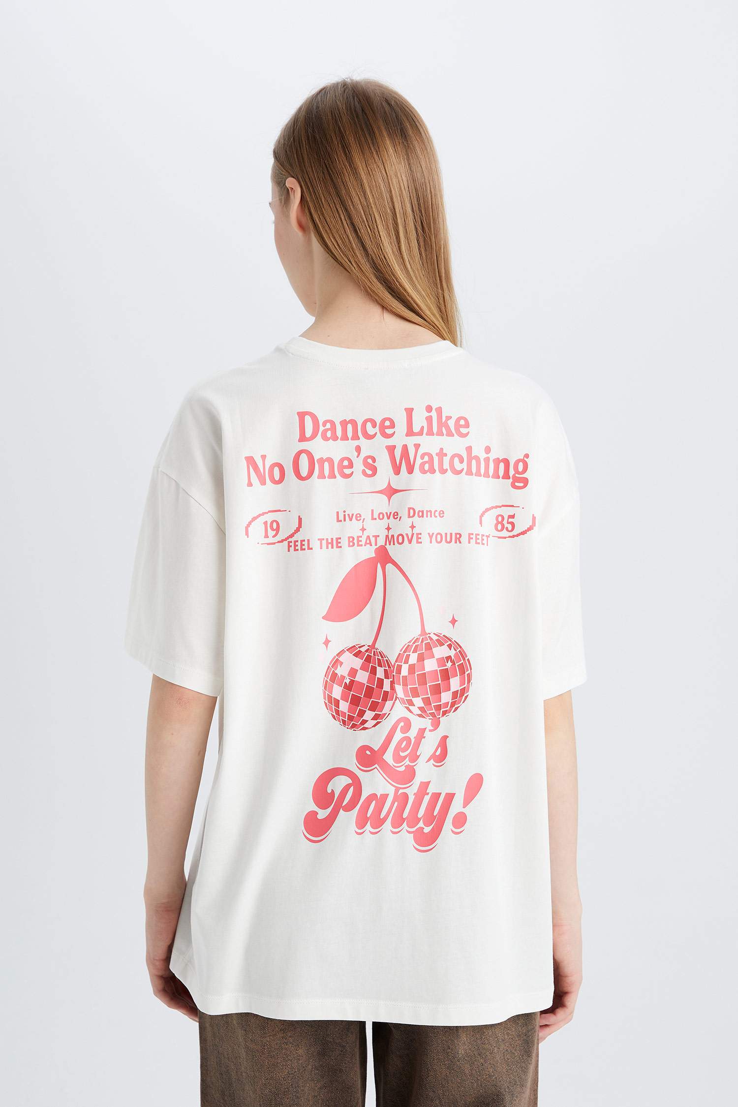 Oversize Geniş Kalıp Bisiklet Yaka Sırt Baskılı Kısa Kollu Tişört