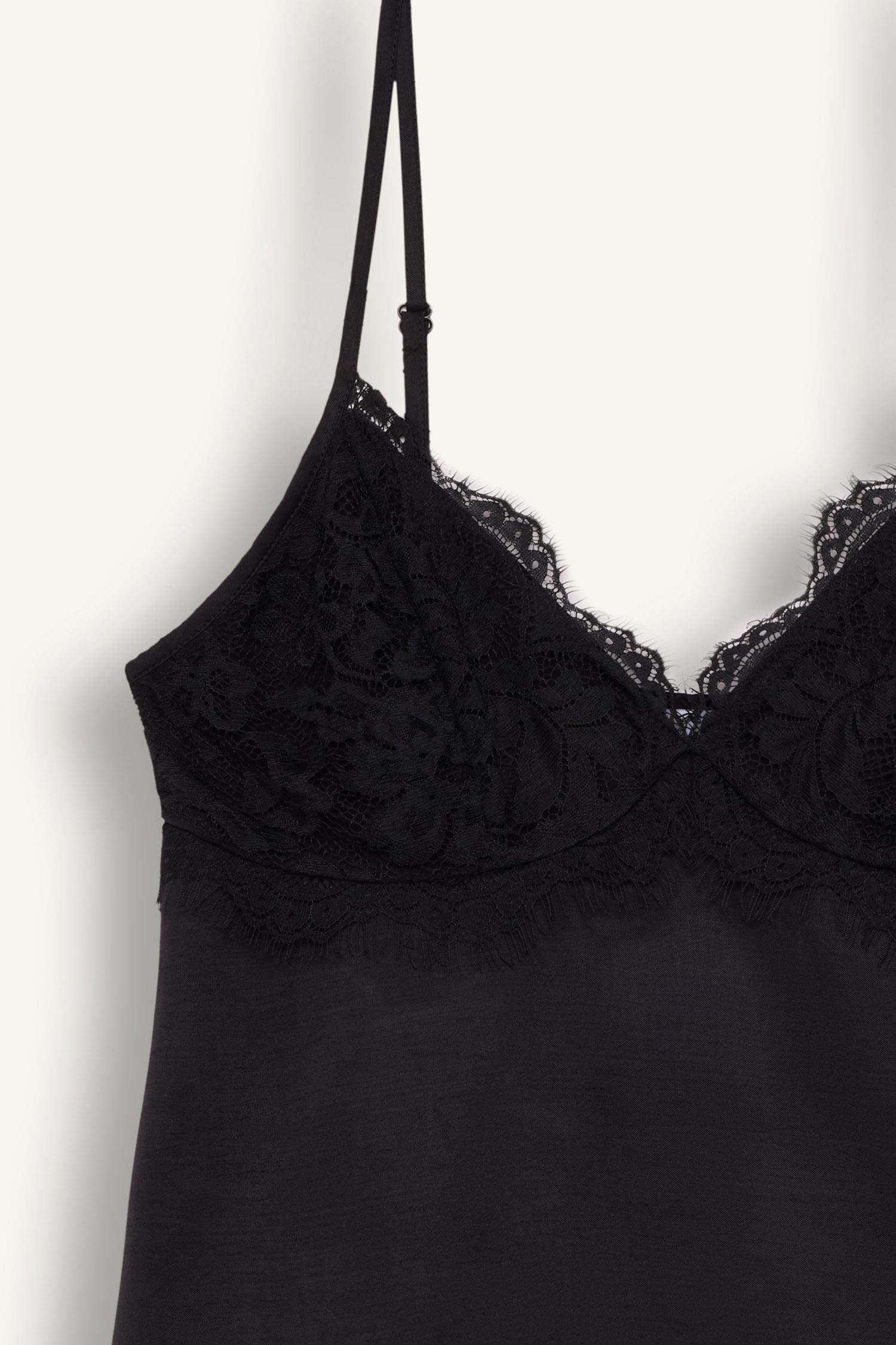 Top en satin à fines bretelles à Col drapé en dentelle Sorbe x DeFacto