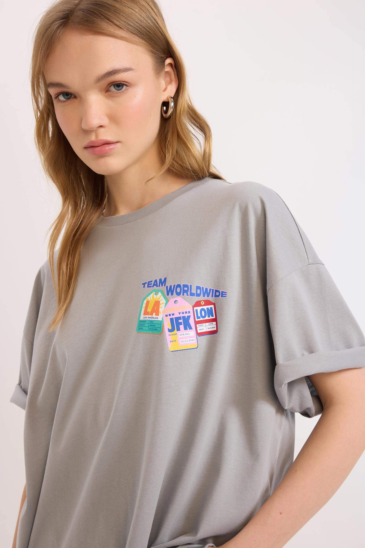 تيشيرت نص ردن اوفر سايز بطبعة شعار