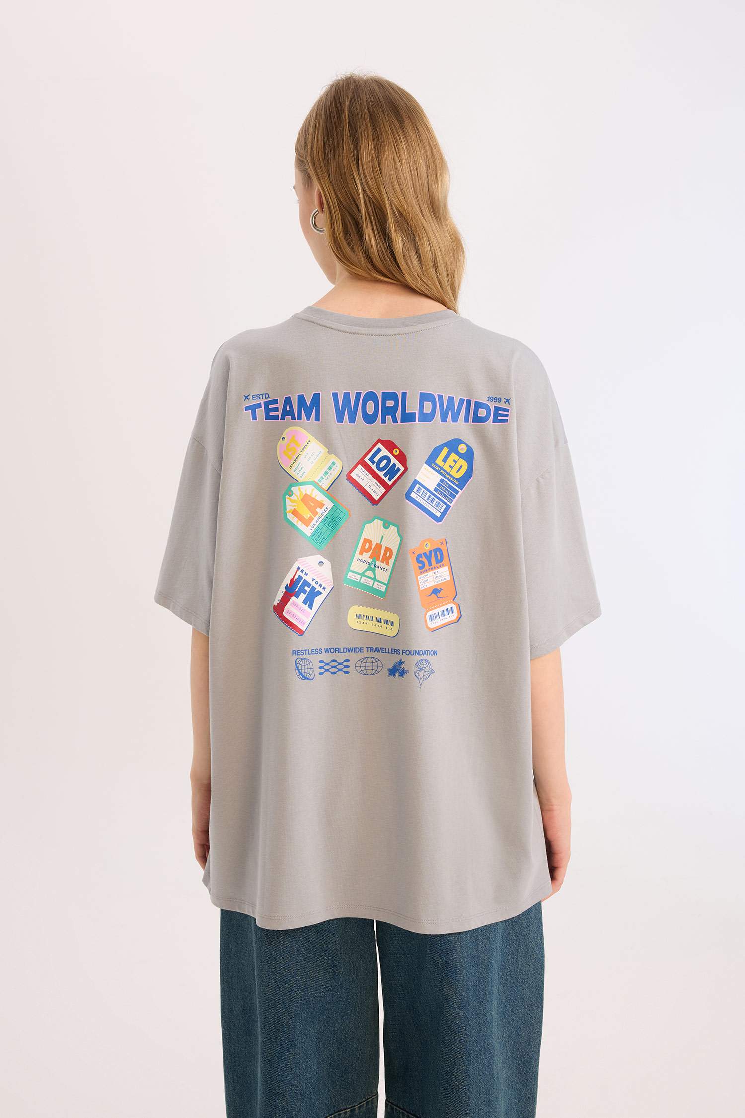 تيشيرت نص ردن اوفر سايز بطبعة شعار