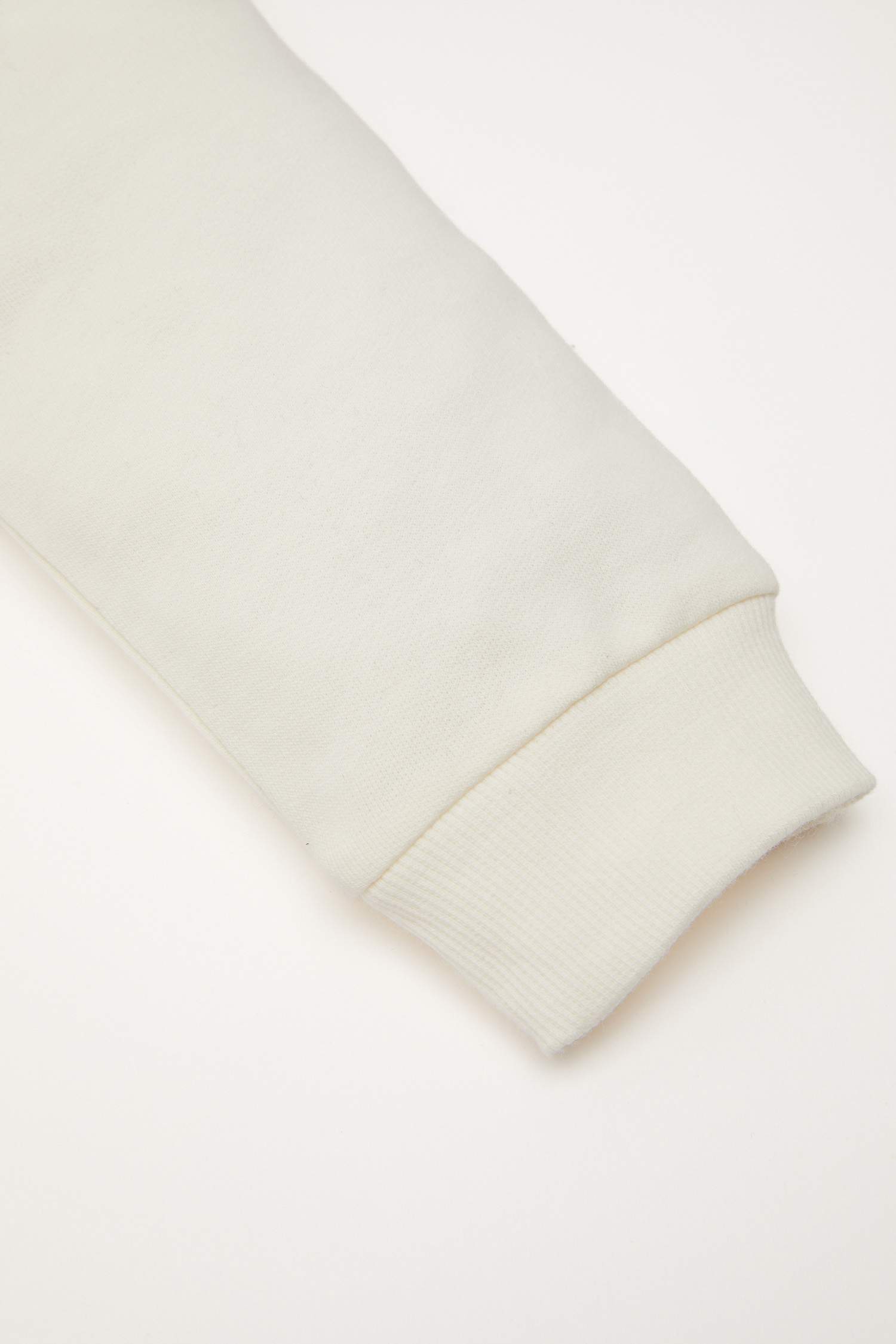 طقم بطبعة شعار قماش رقيق برقبة مستديرة من قطعتين