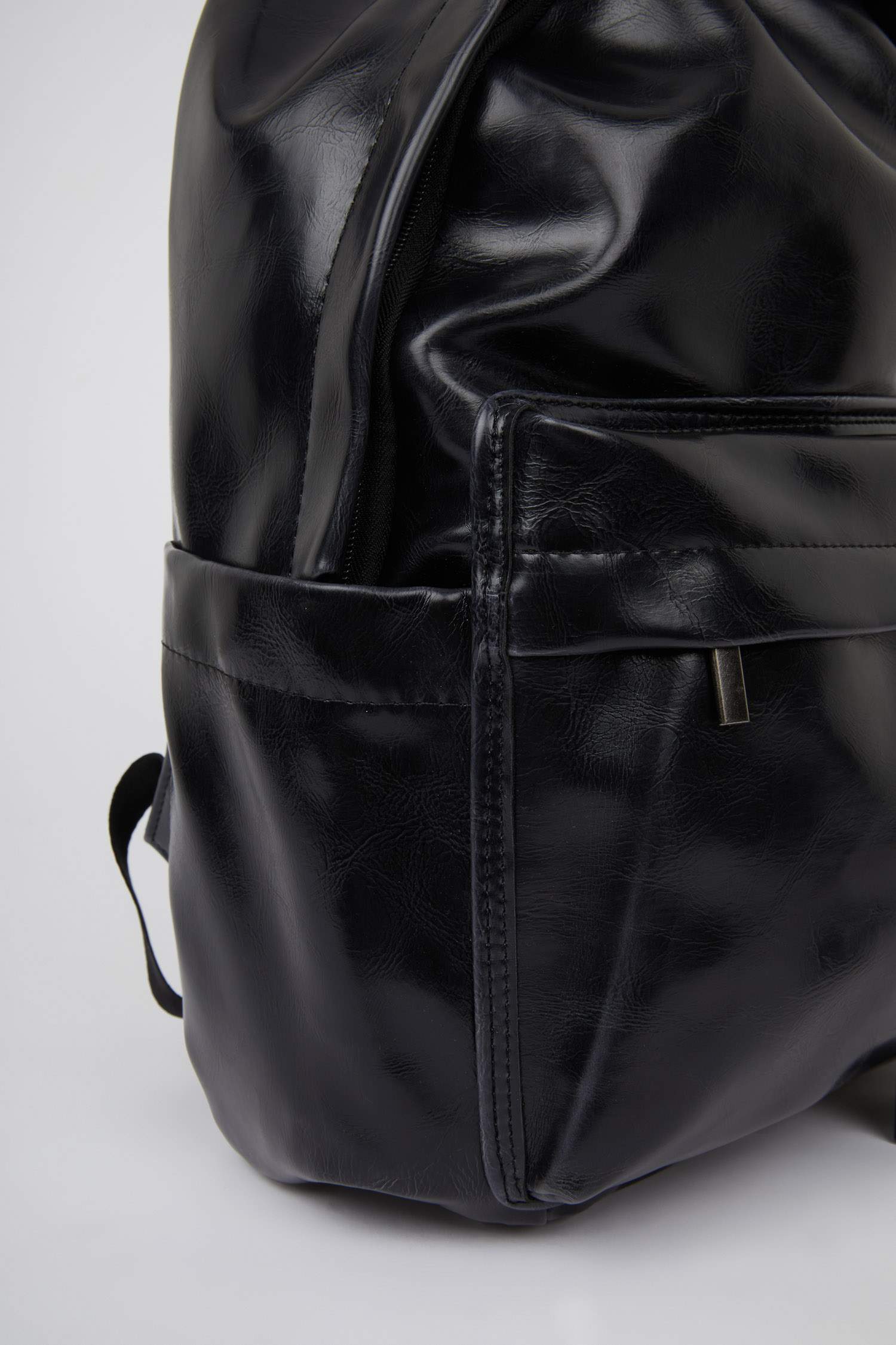 جنطة ظهر جلد صناعي