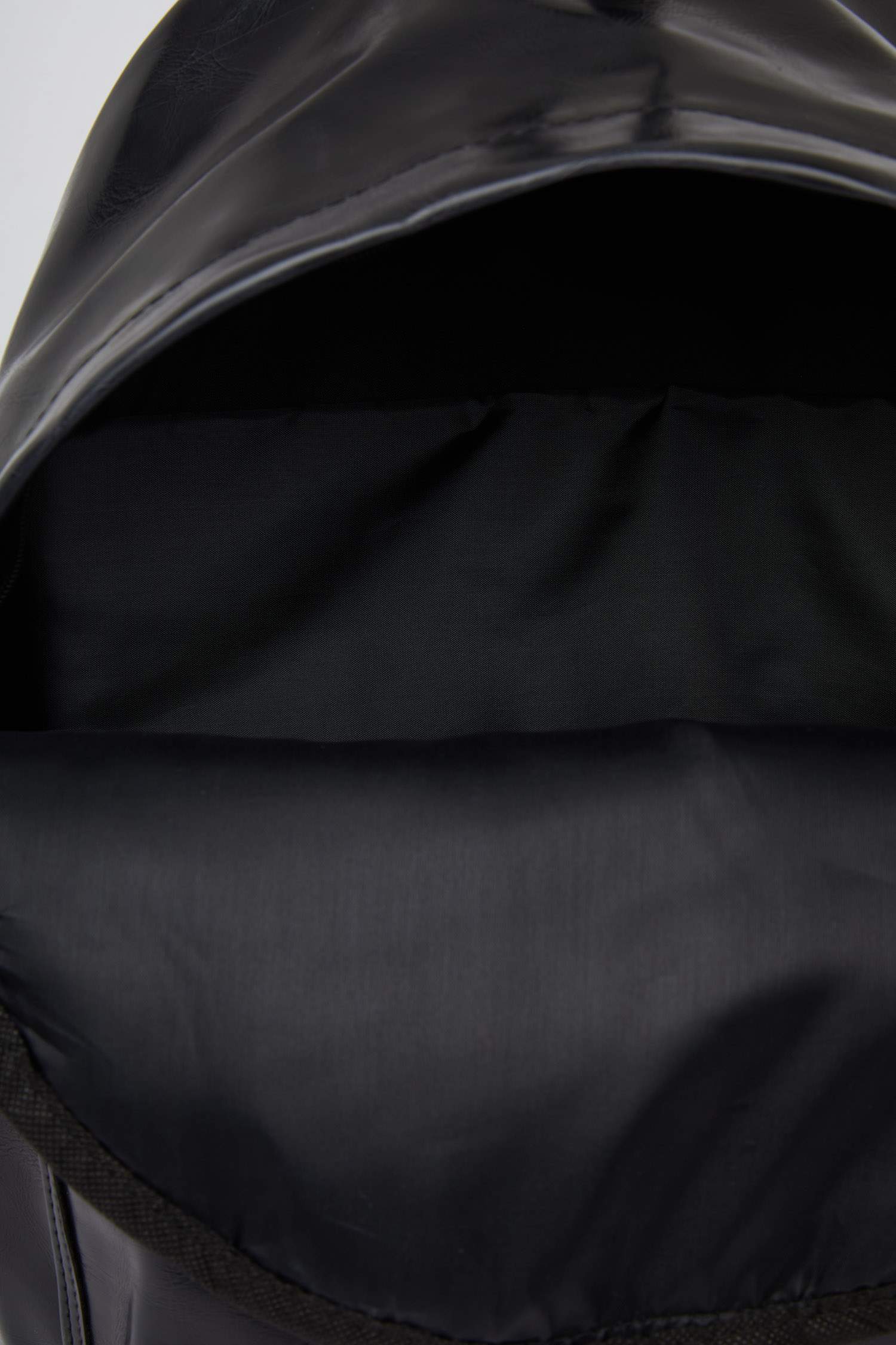 جنطة ظهر جلد صناعي