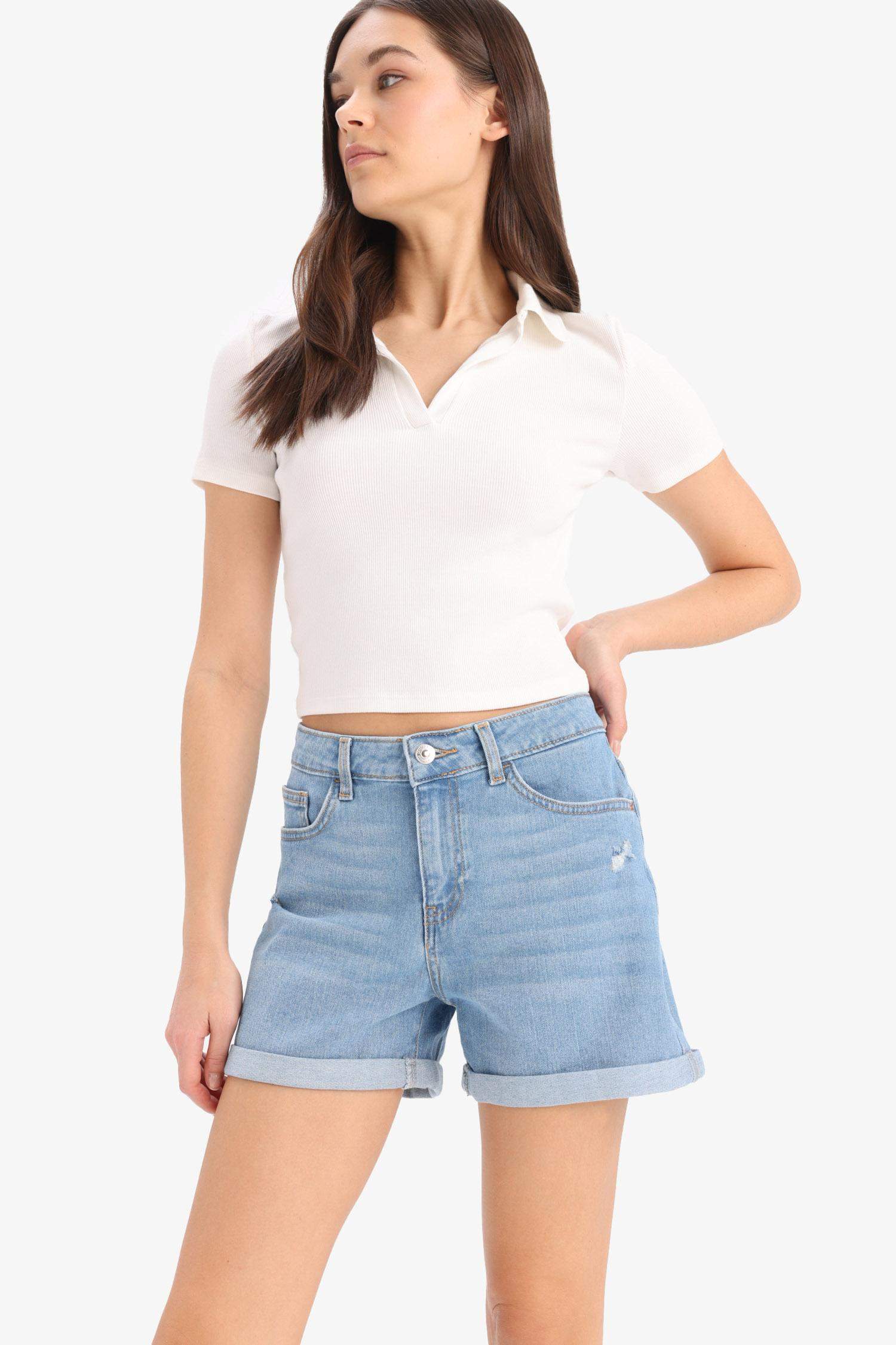 شورت جينز قصير بخصر عادي