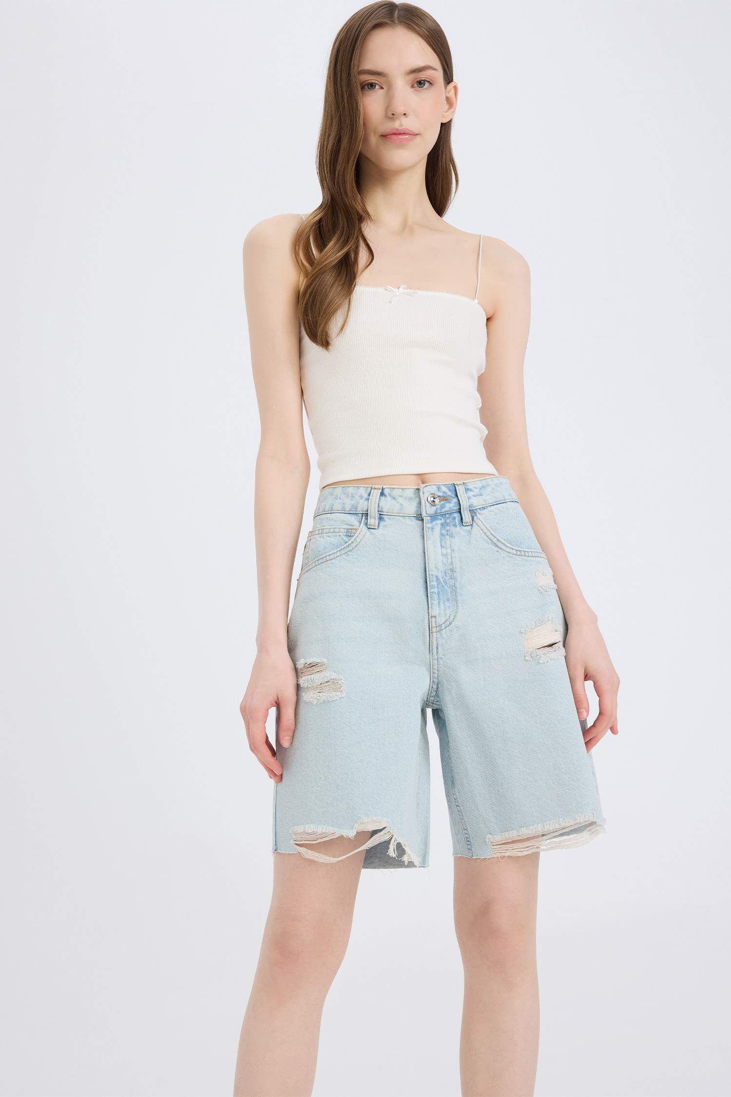 Normal Bel Yırtık Detaylı Jean Bermuda Şort