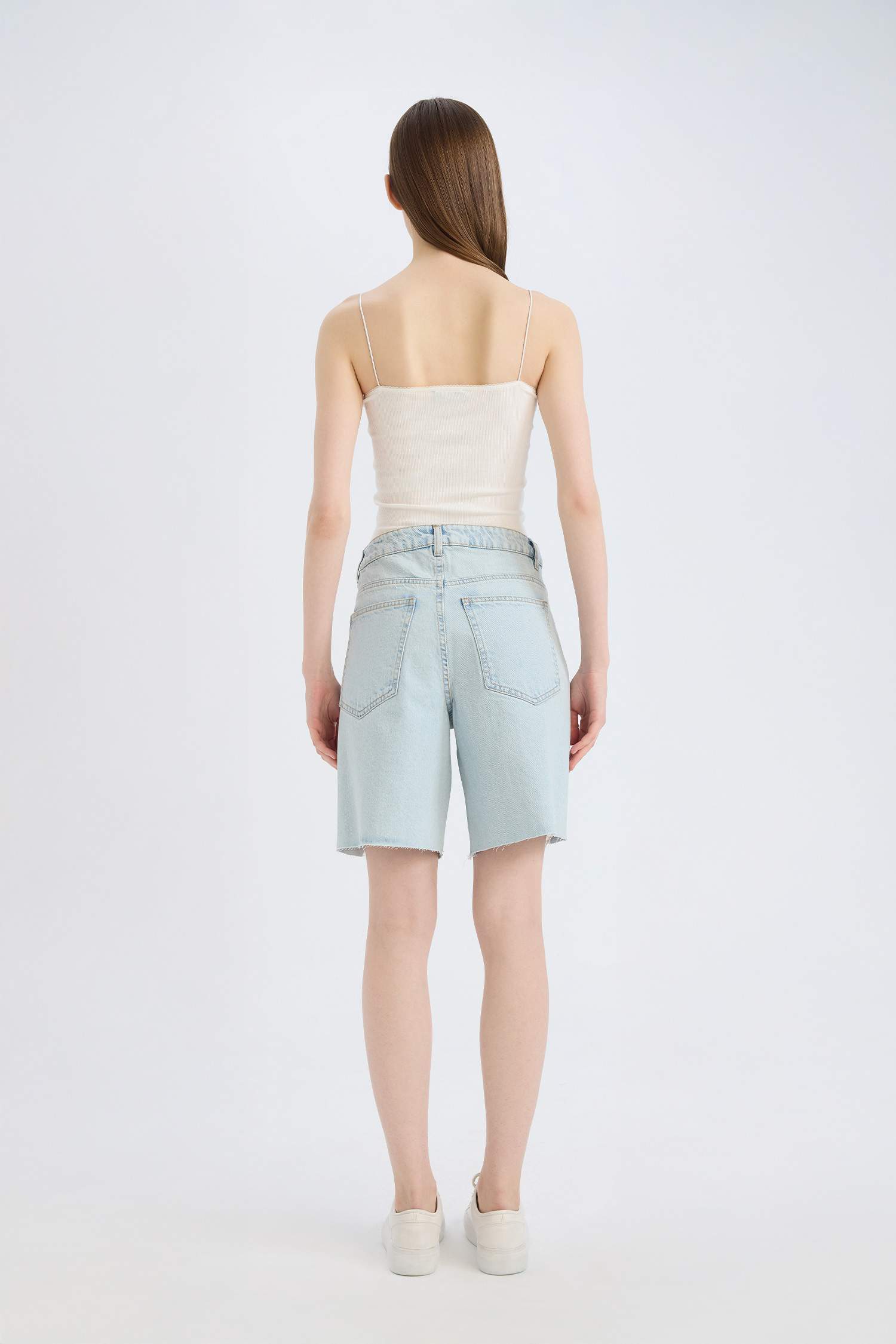 Normal Bel Yırtık Detaylı Jean Bermuda Şort