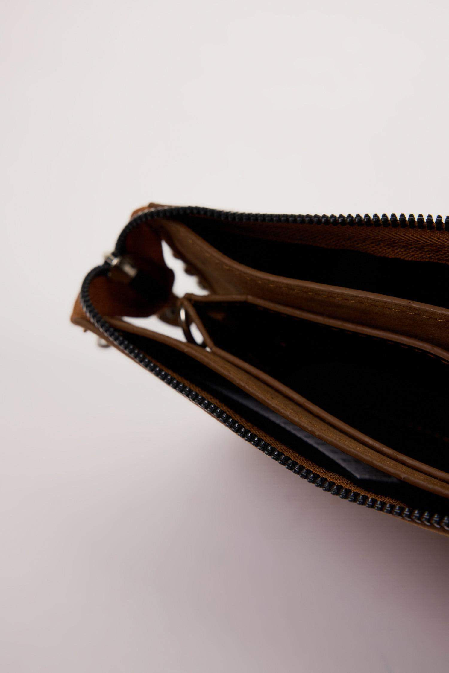 Kadın Zımba Detaylı Suni Deri Çapraz Çanta