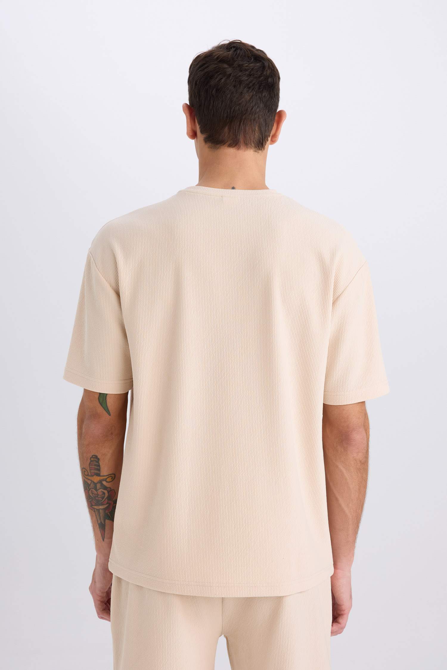 تيشيرت نص كم أوفر سايز برقبة مستديرة