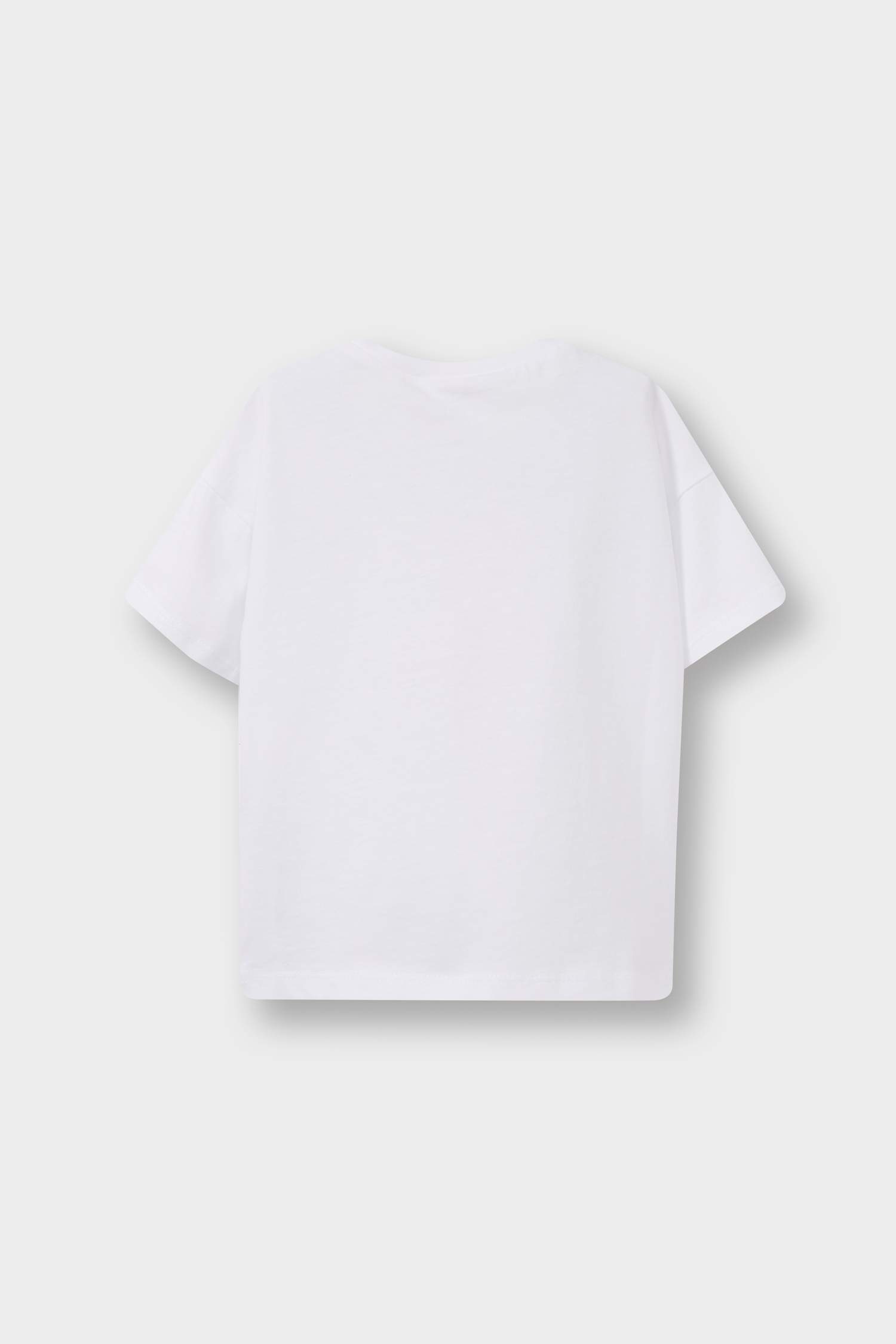 تيشيرت بنات نص كم بطبعة قصة عادية برقبة مستديرة