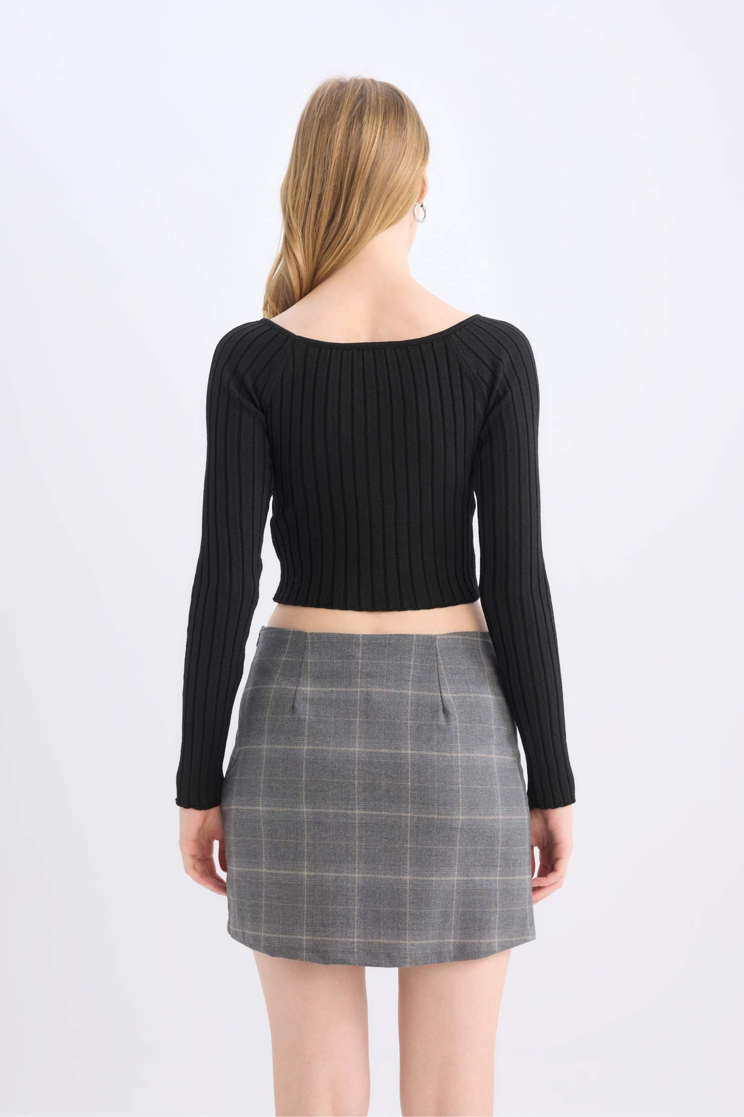 Fitted Açık Omuz Crop Siyah Triko Kazak