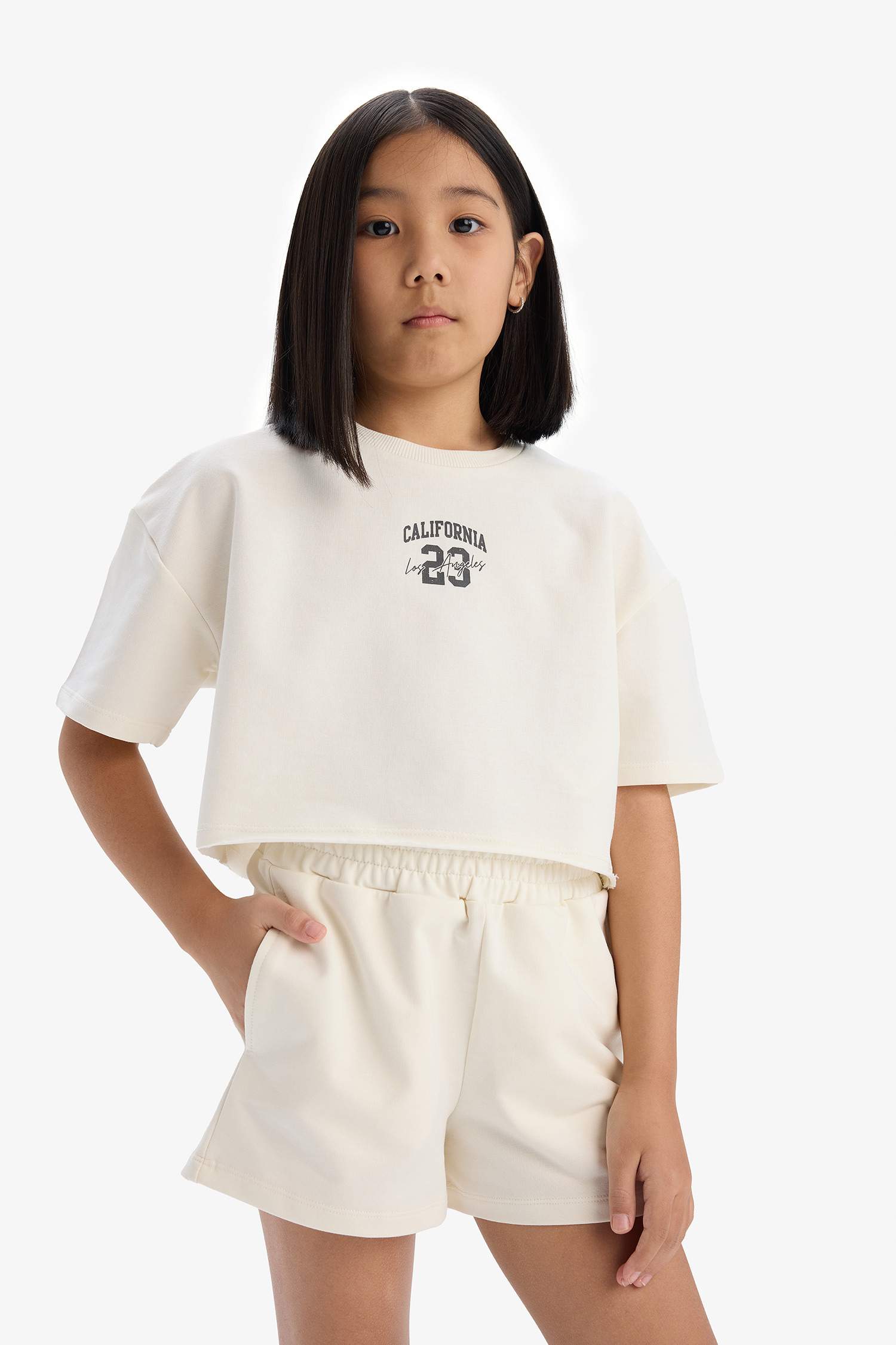 طقم بنات من تيشيرت مطبوع و شورت