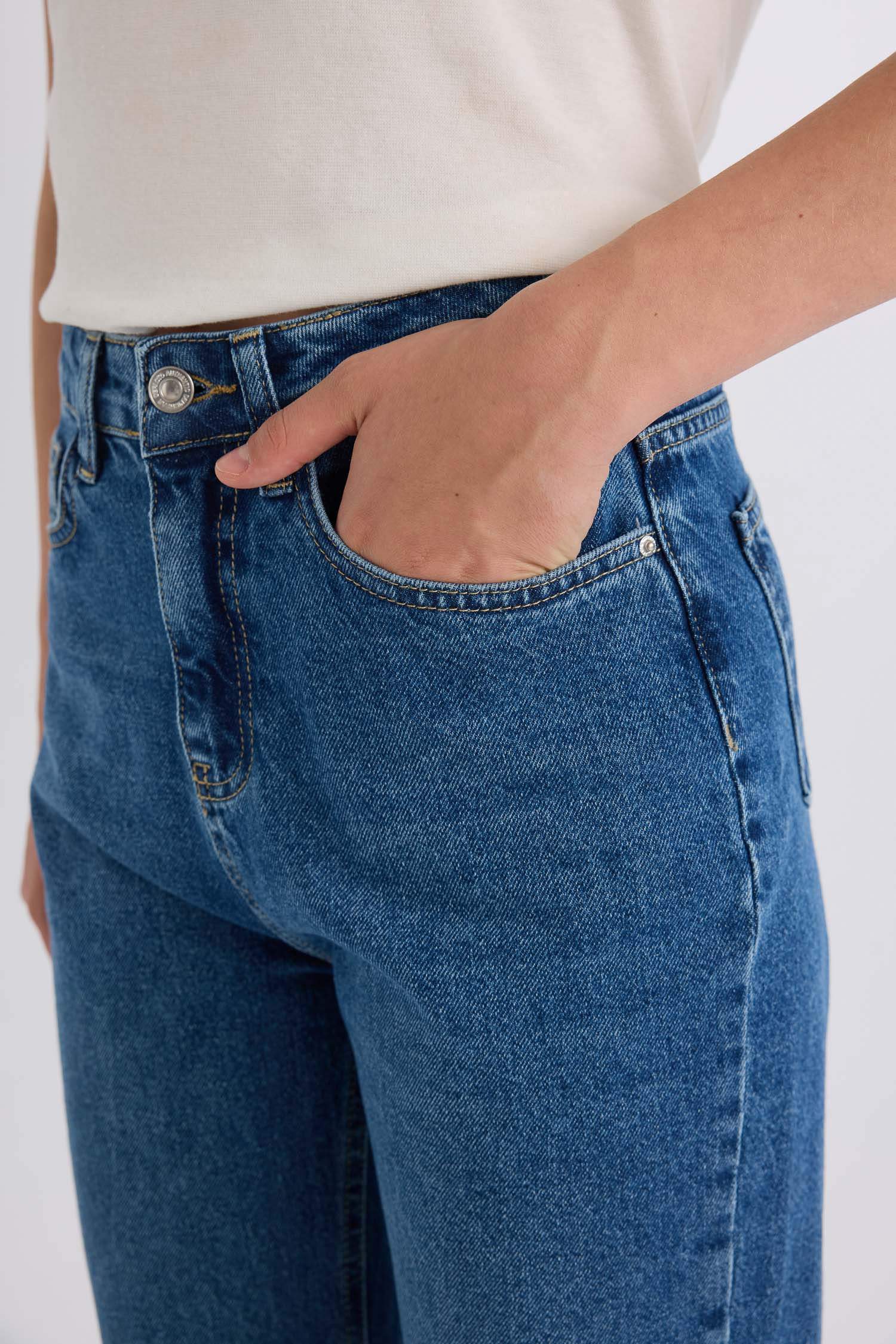 Джинсы Straight Fit прямого кроя с высокой талией