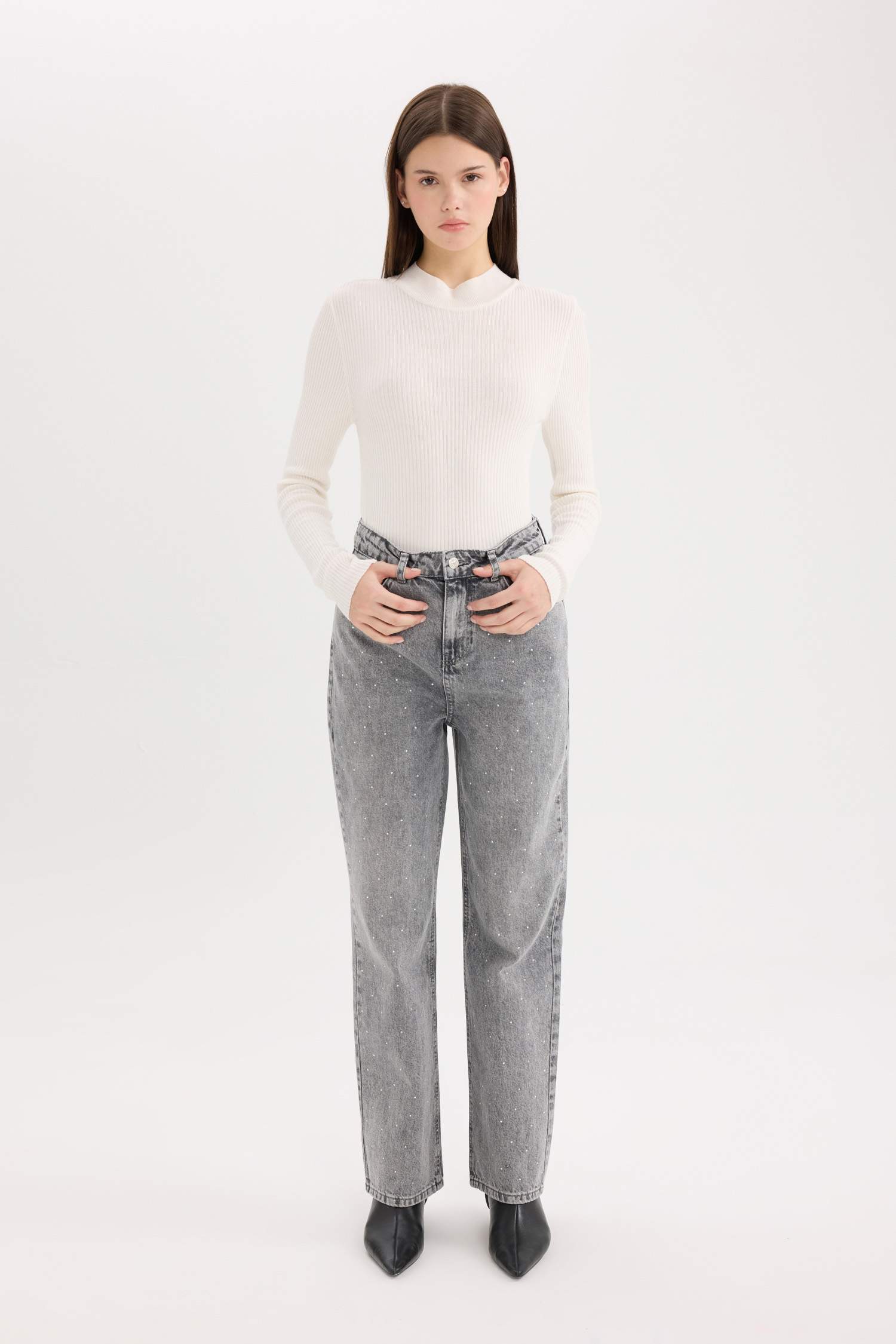 Straight Fit Yüksek Bel Bilek Boy Taşlı Jean Yıkamalı Pantolon