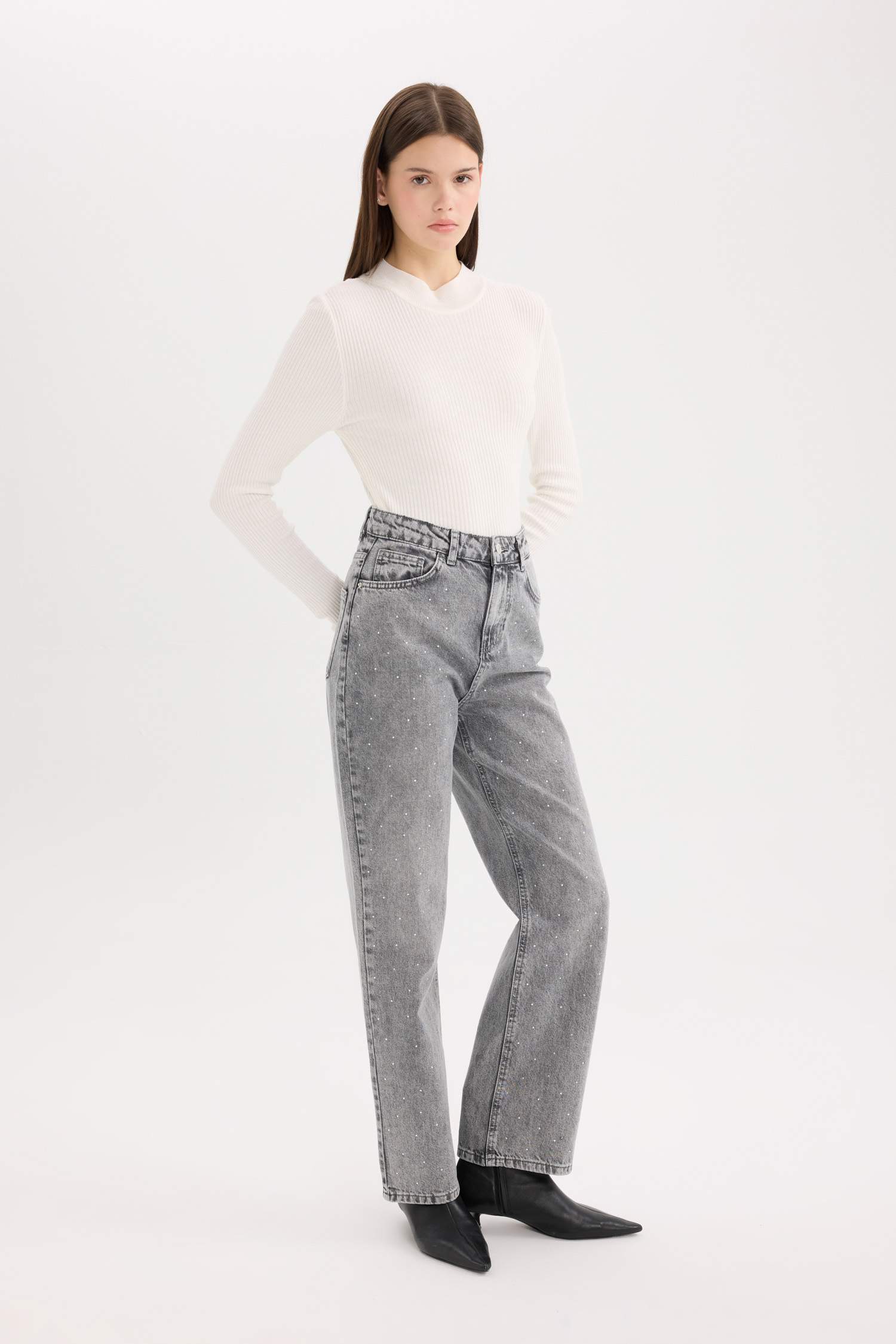 Straight Fit Yüksek Bel Bilek Boy Taşlı Jean Yıkamalı Pantolon