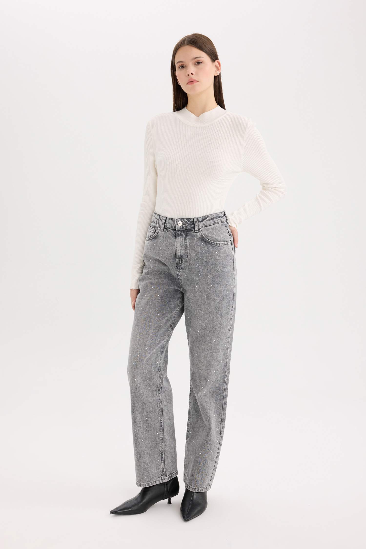 Straight Fit Yüksek Bel Bilek Boy Taşlı Jean Yıkamalı Pantolon