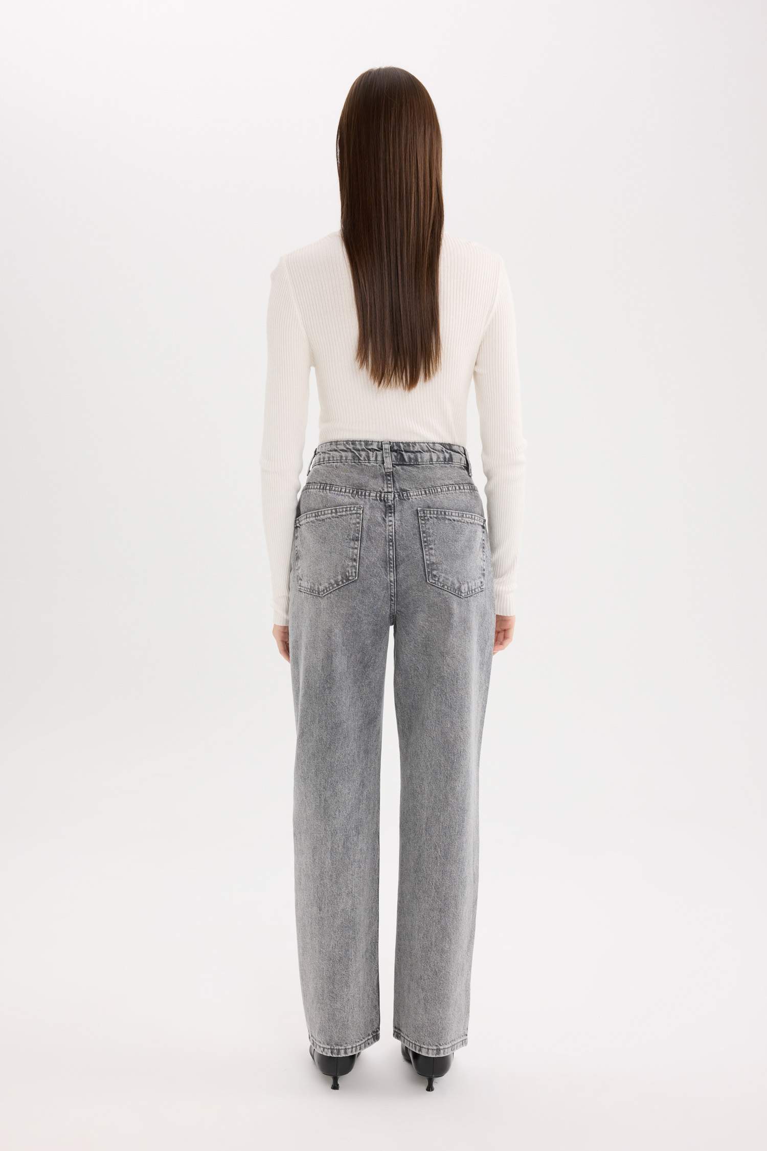 Straight Fit Yüksek Bel Bilek Boy Taşlı Jean Yıkamalı Pantolon