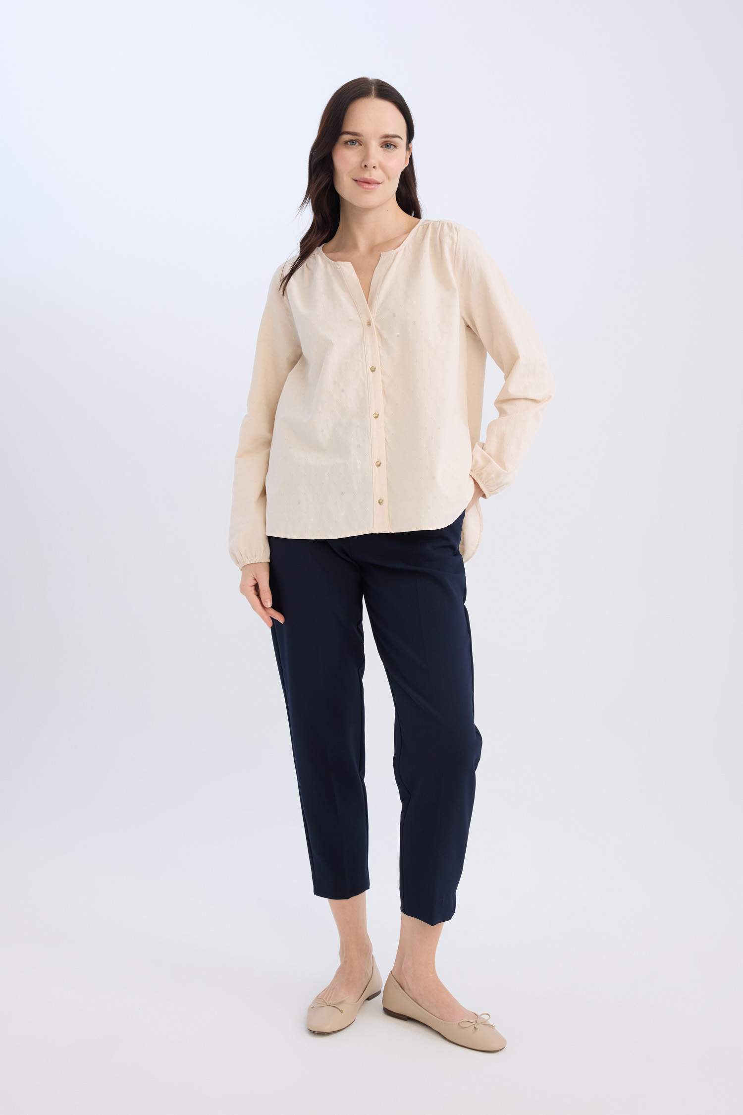 Обычный крой, круглый вырез, рубашка с длинными рукавами