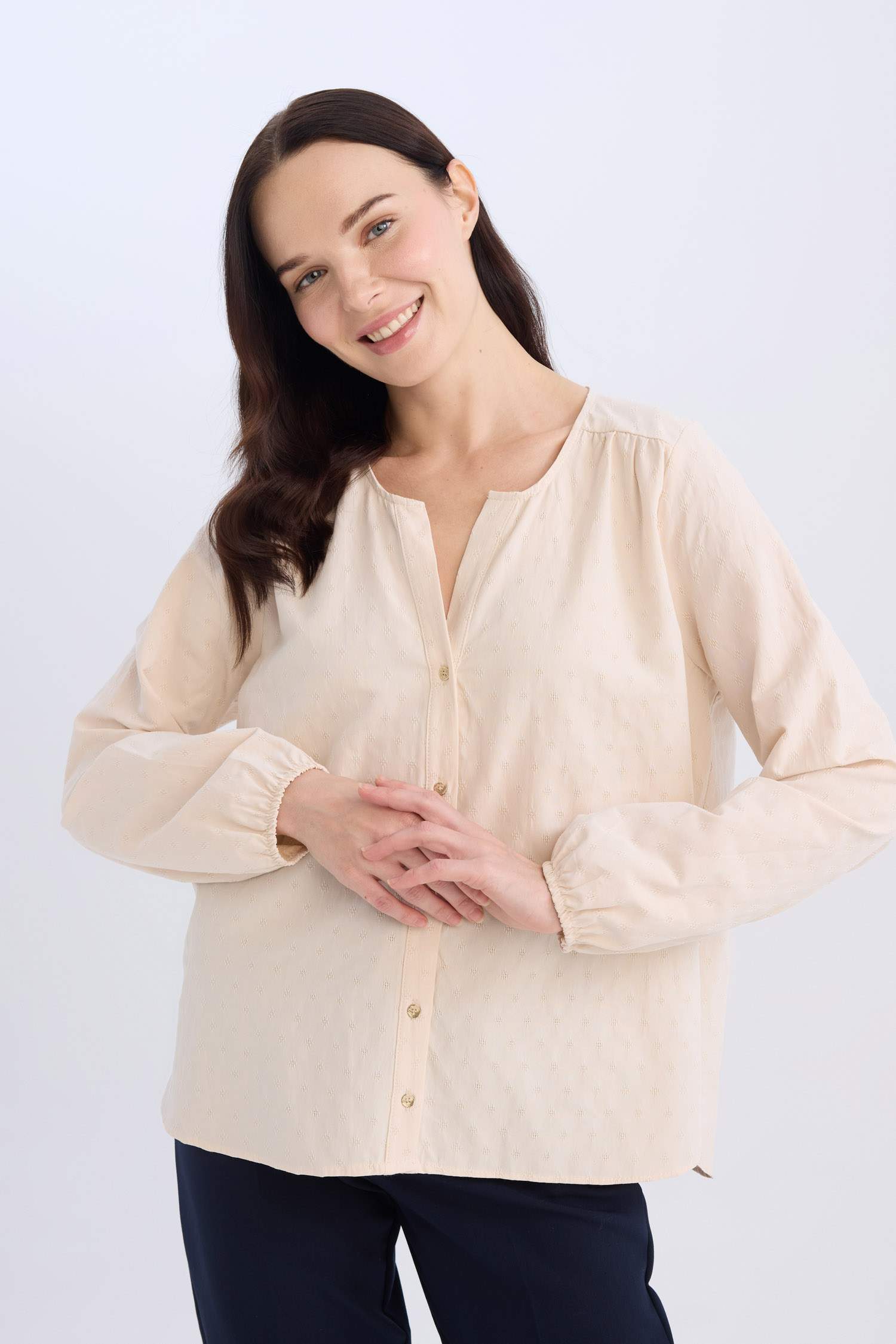 Обычный крой, круглый вырез, рубашка с длинными рукавами