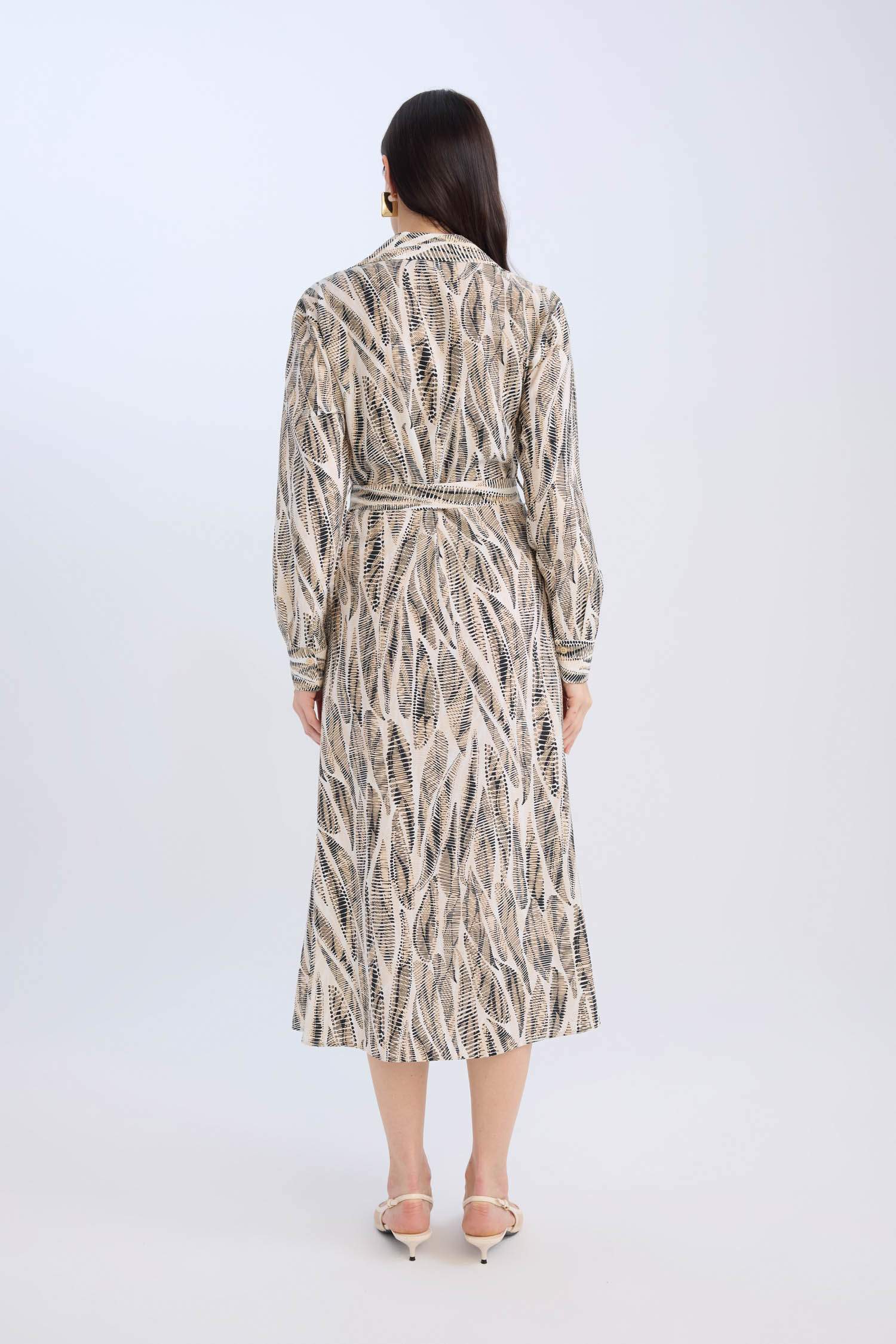 فستان كم طويل قصة عادية بياقة V