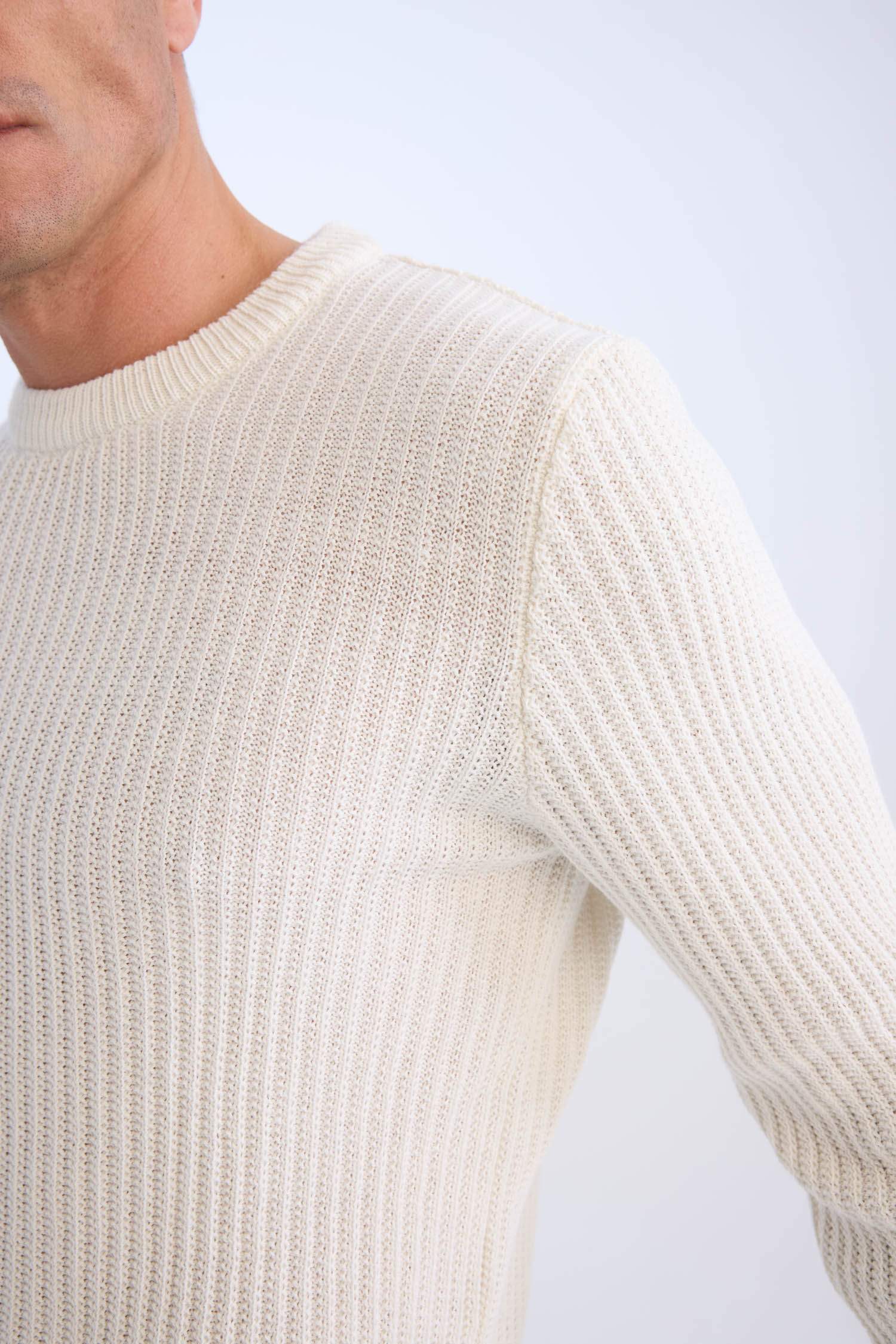 Standart Fit Bisiklet Yaka Dokulu Triko Kazak