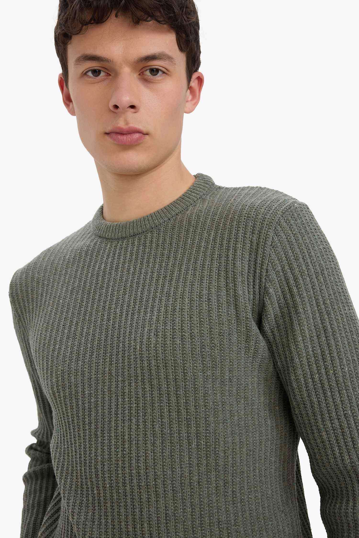 بلوز تريكو قصة عادية بياخة مستديرة