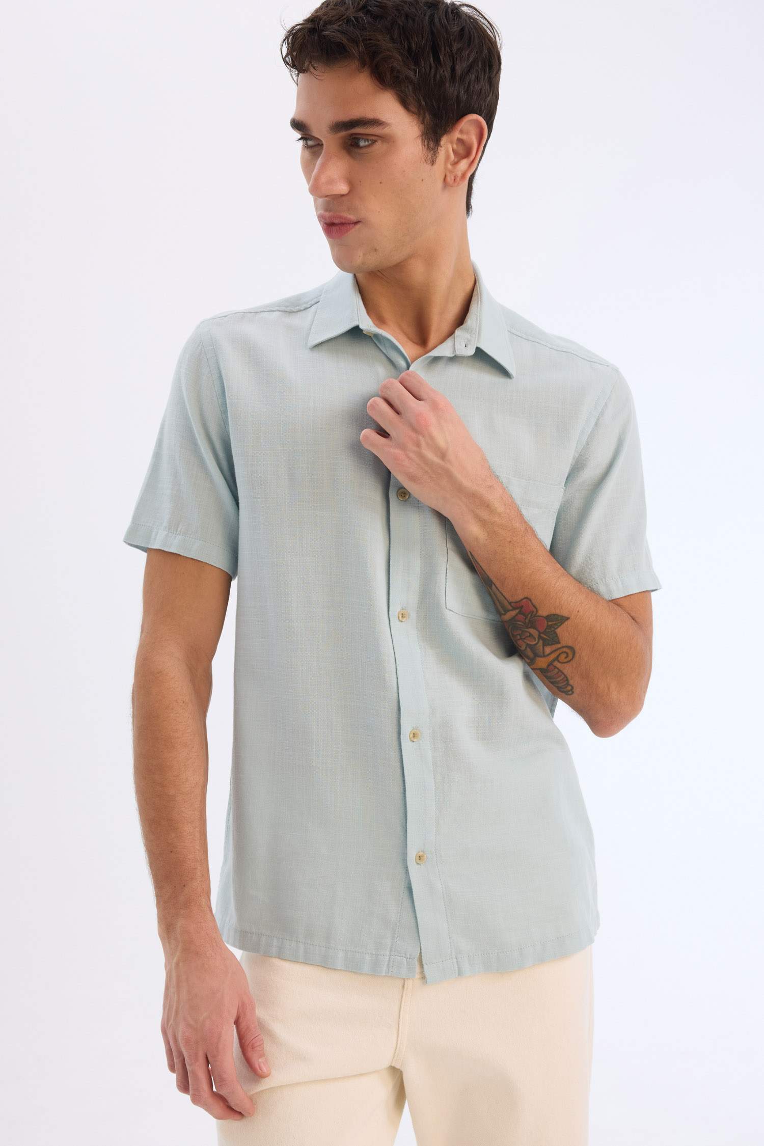 Chemise slim basique en coton à manches courtes