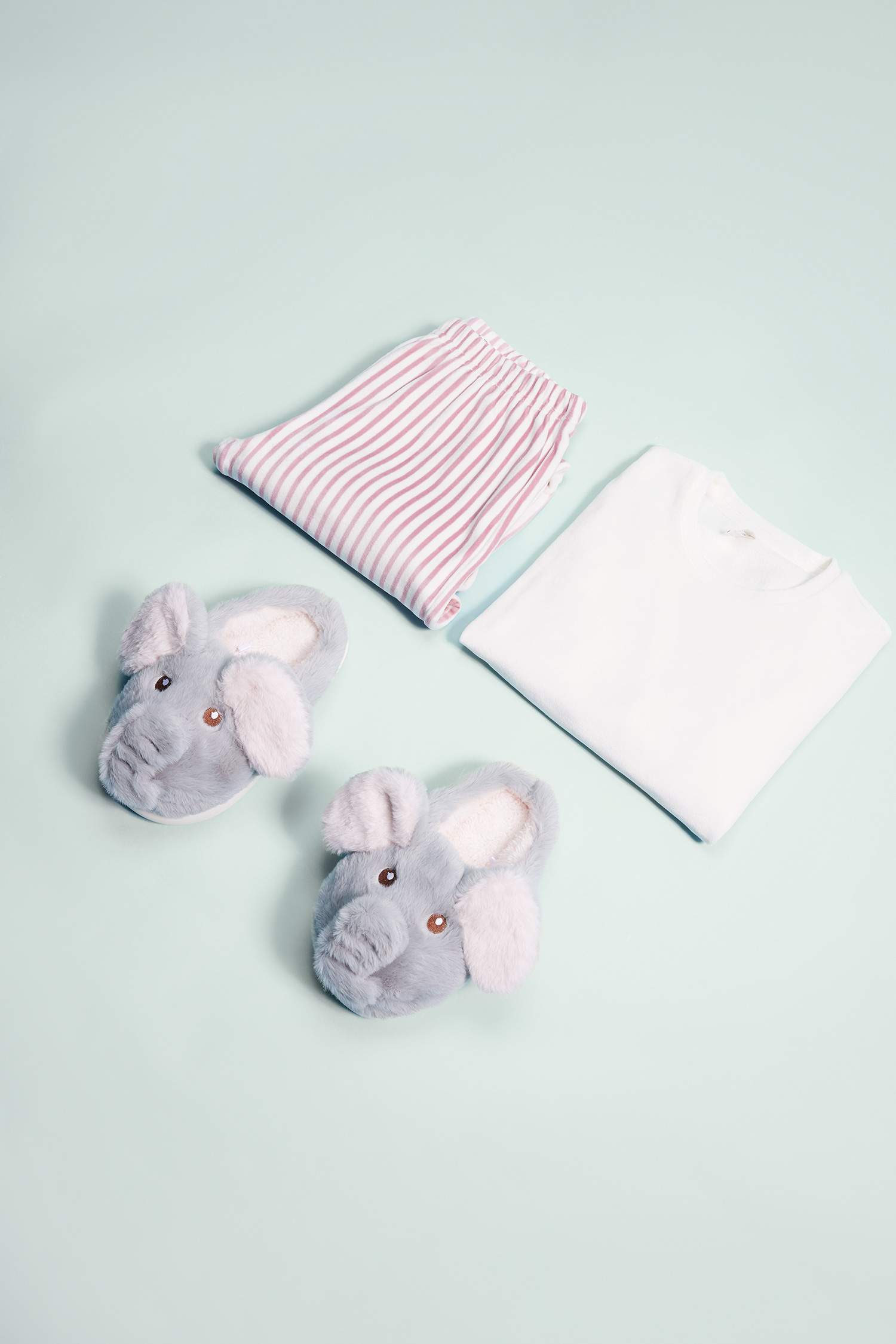 Kız Çocuk Fil Temalı Düz Taban Ev Terliği