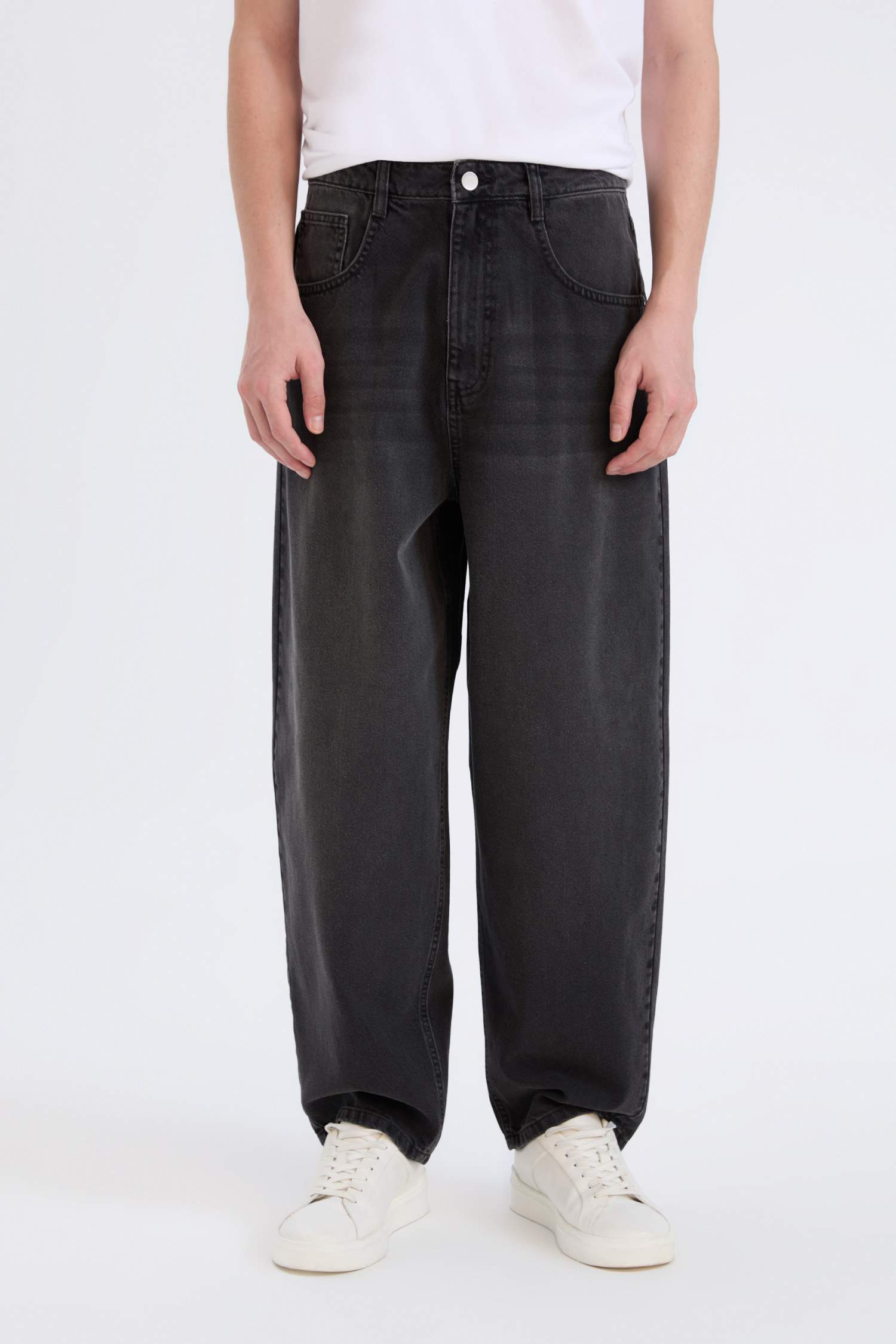 Джинсы с широким прямым покроем