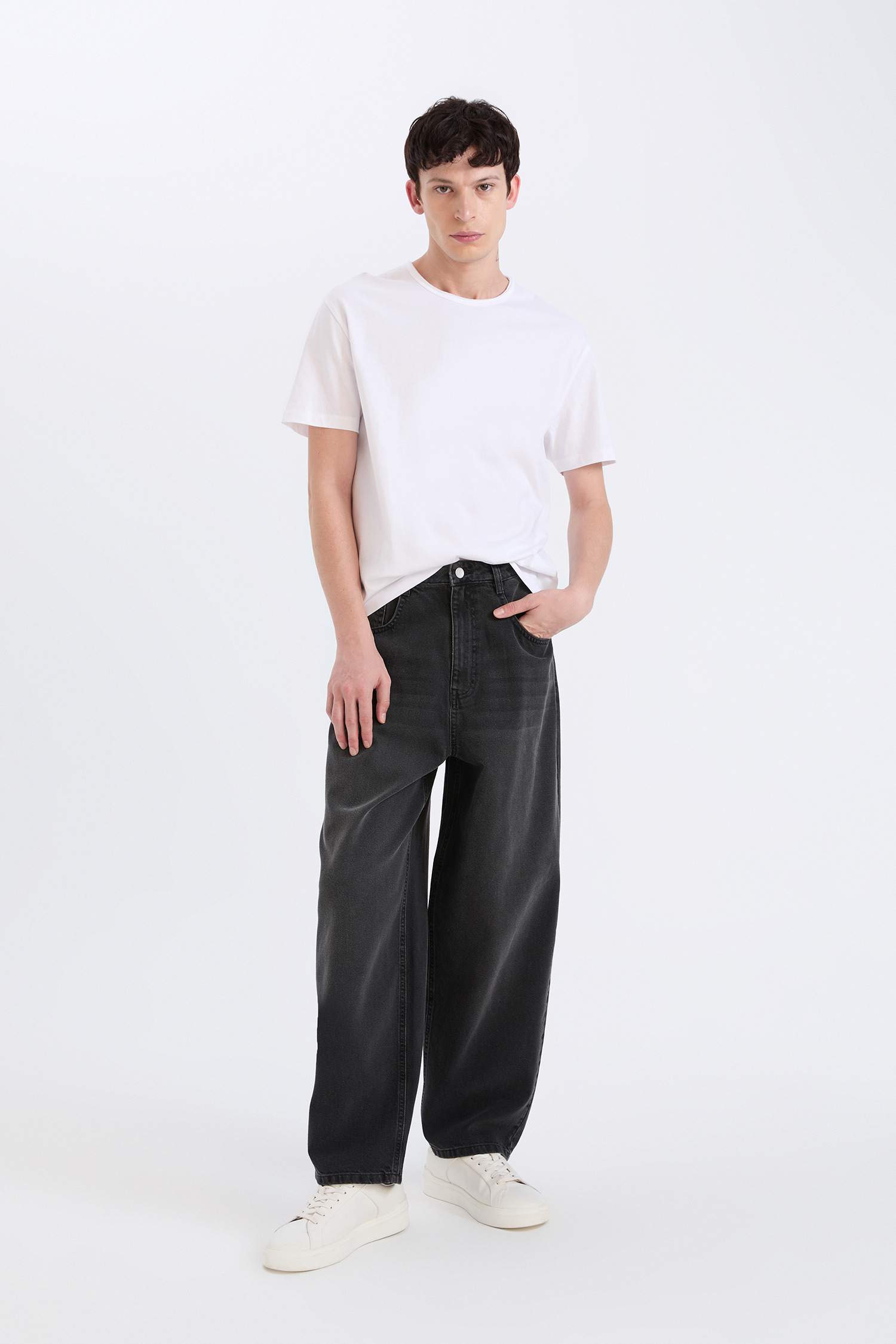 Джинсы с широким прямым покроем