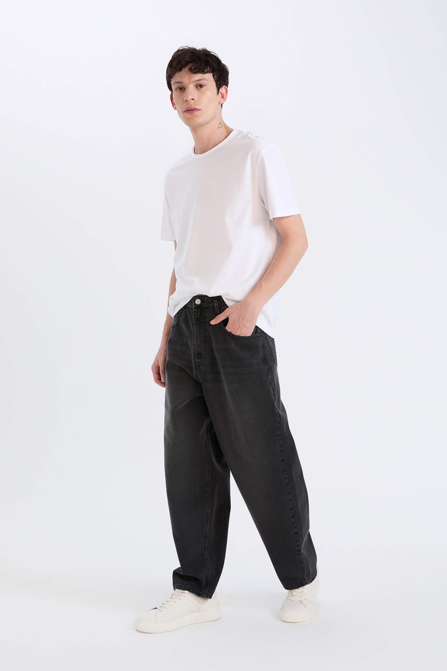 Джинсы с широким прямым покроем