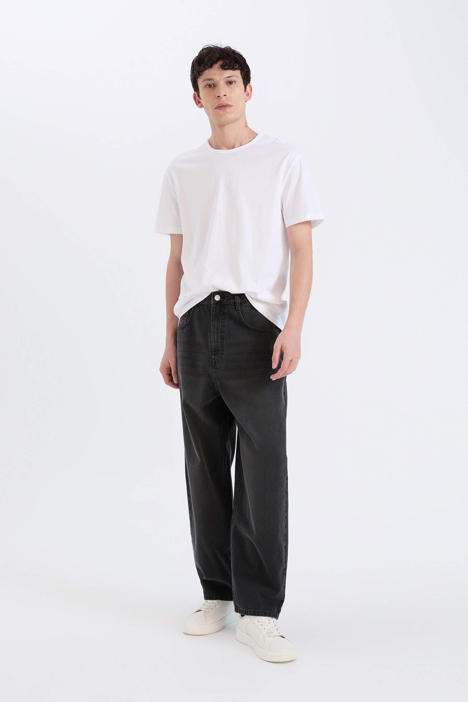 Джинсы с широким прямым покроем